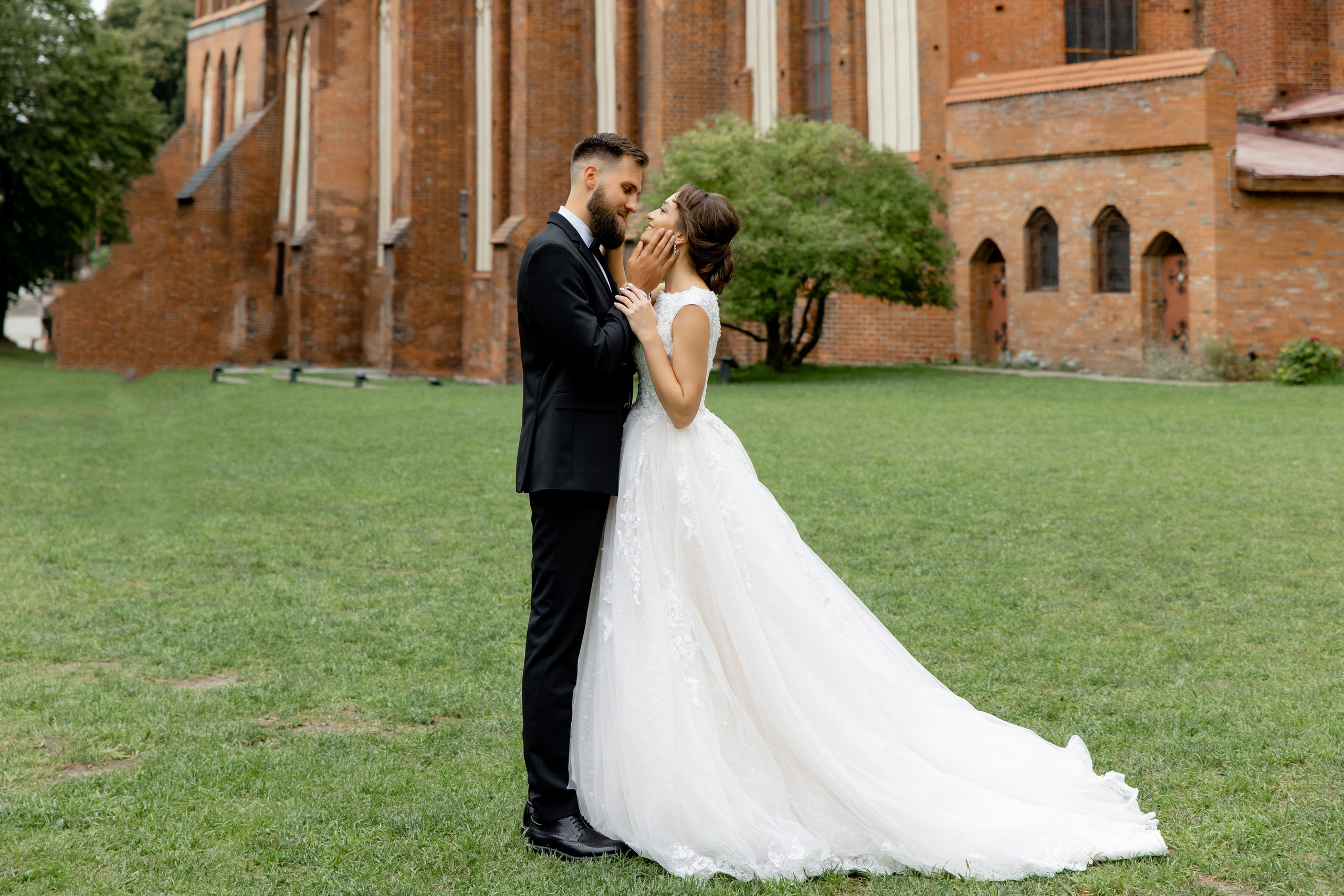 Александр&Анжелика Свадебная прогулка по о.Канта и Музею изобраз.искусств. Свадебный фотограф Калининград