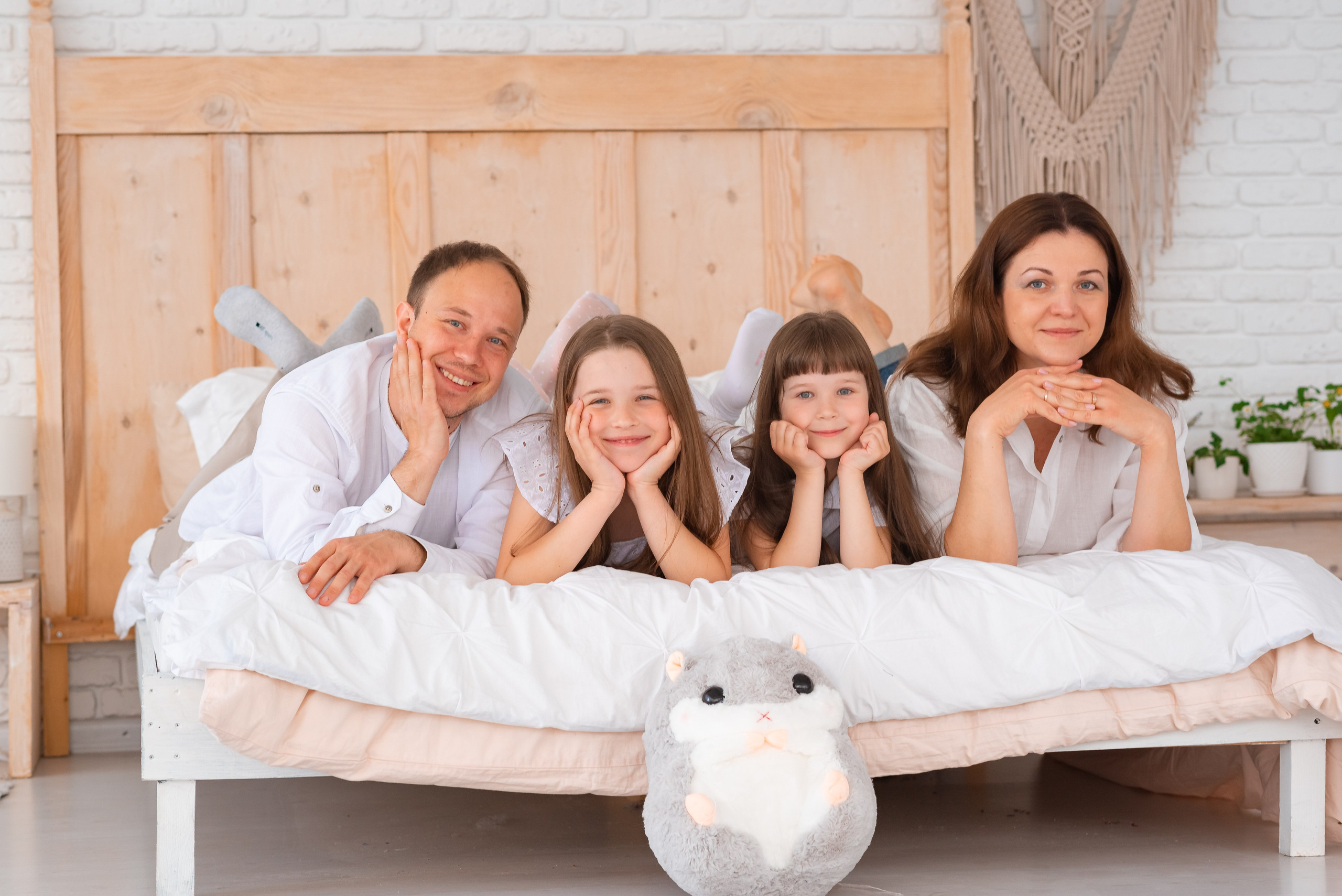 Инна с семьей в Феломене. Семейный фотограф на выписку из роддома и крещение Минск Настя Гришук