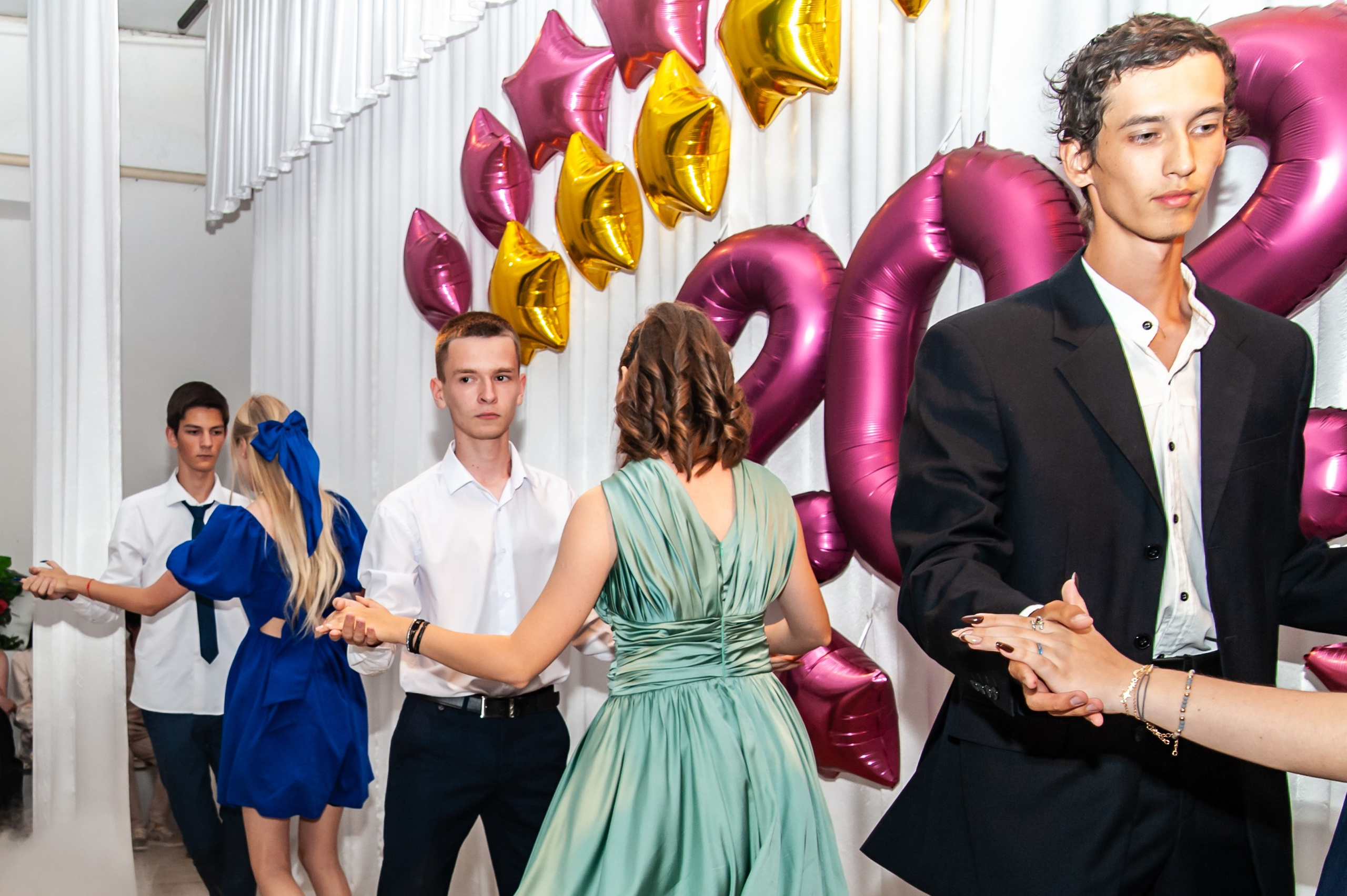 Выпускной МАОУ СОШ № 17 им. Эдуарда Есаяна. Свадебный и семейный фотограф Денис Лукьянов в Краснодаре, Краснодарском крае и Республике Крым