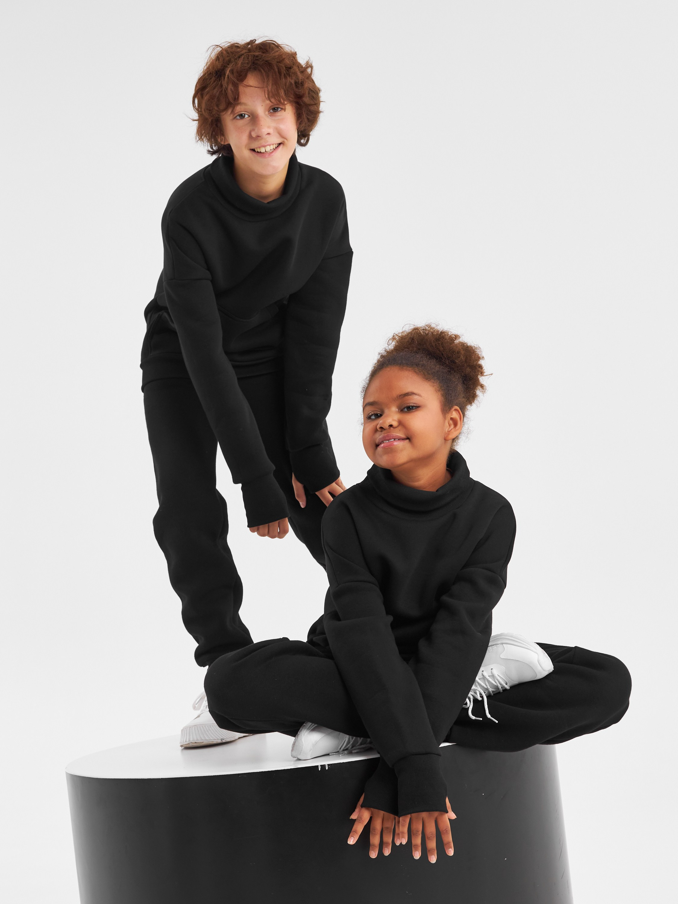 Фотосъемка детских теплых костюмов Екатеринбург Wildberries ВБ Ozon Озон фотосессия детей Екб заказать цена фотосъемка товара WB флис дети. Фотограф Екатеринбург Анастасия Жерновская | Маркетплейсы и нейрофото