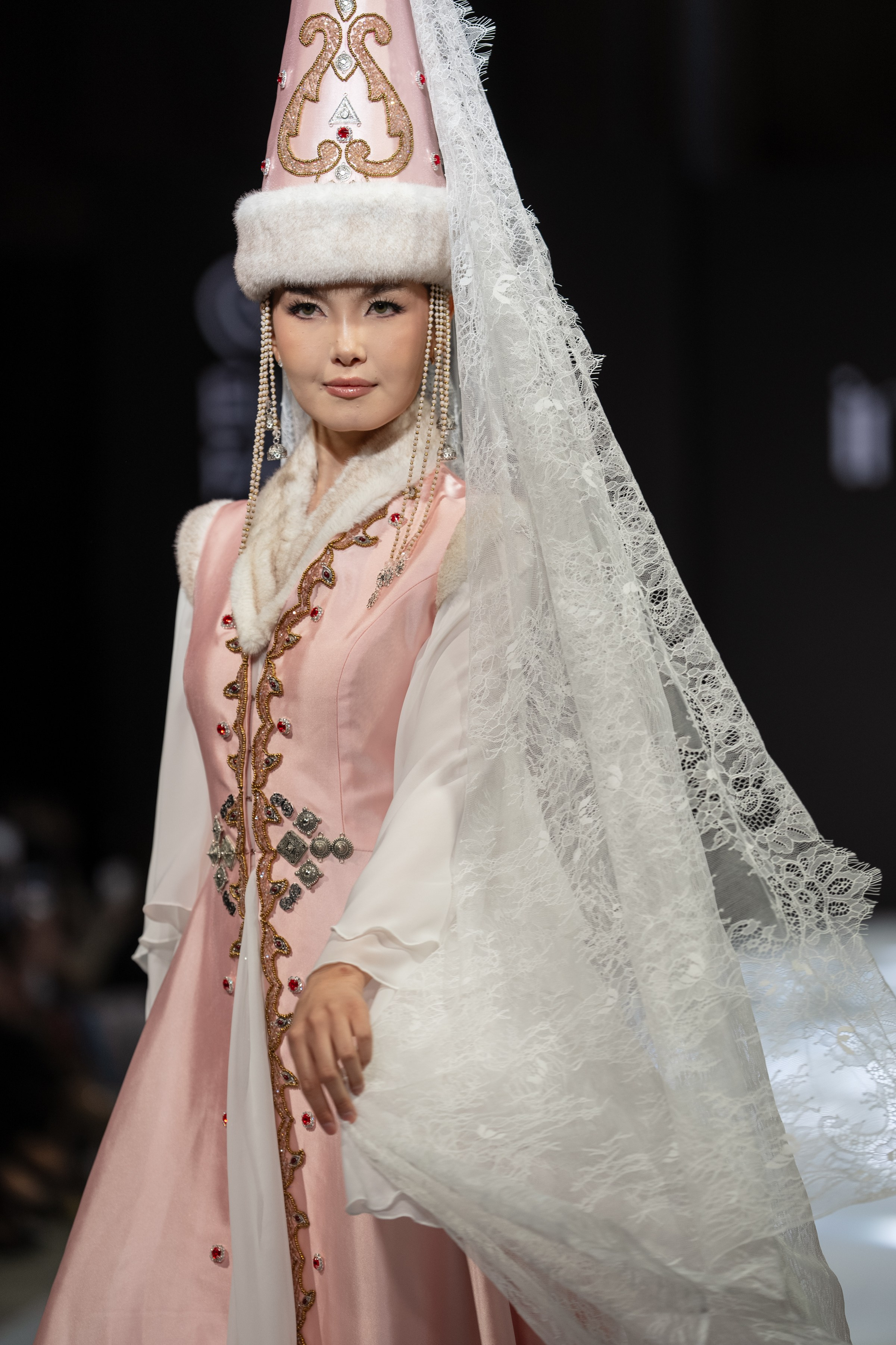 EURASIAN FASHION WEEK Innes. Сайт Алматинского НЮ АРТ, будуар и фэшн фотографа Дениса Карпенко