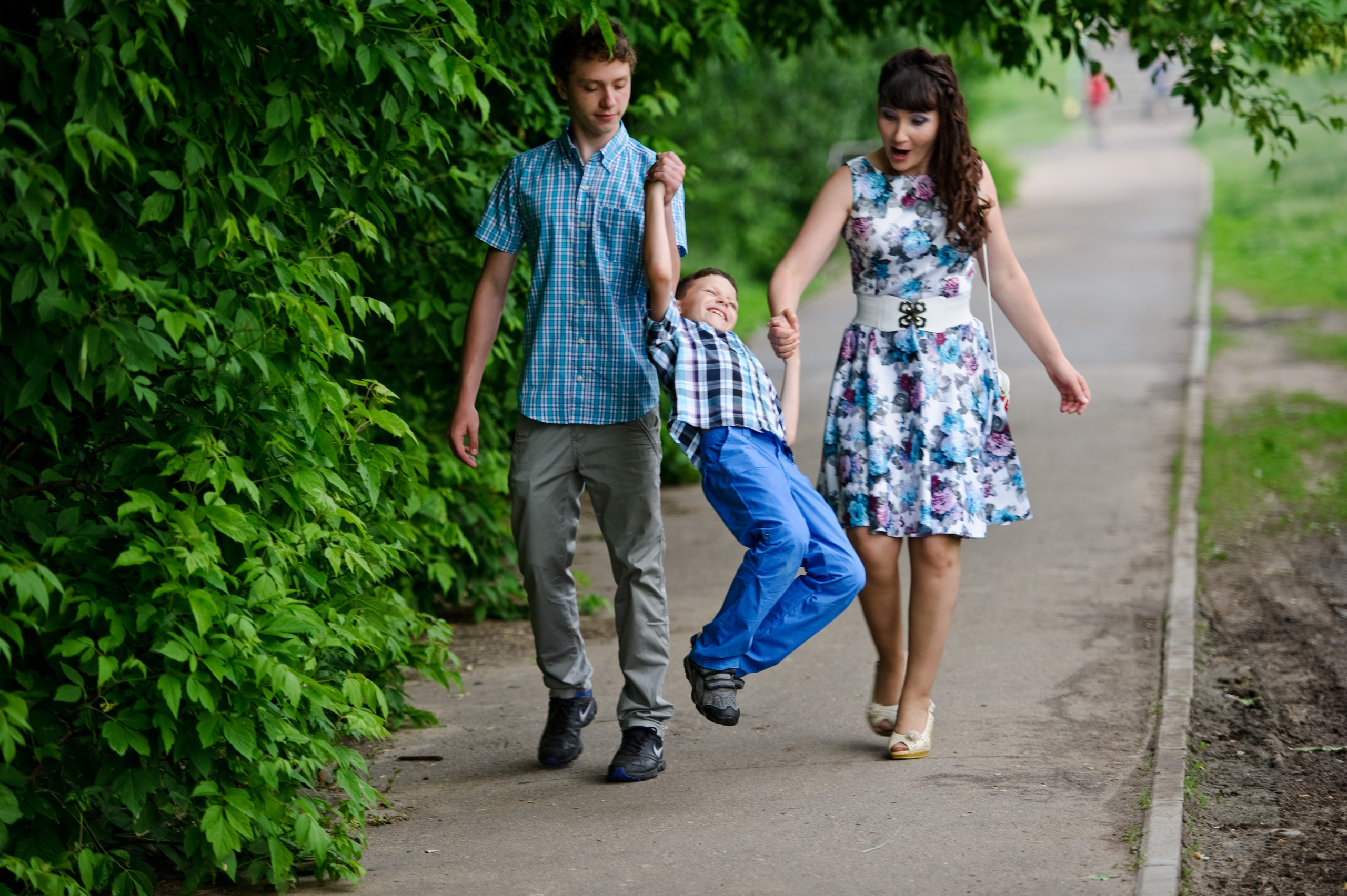 Лада, Дмитрий и 3 сына. Прогулка, Москва. Семейный фотограф Анна Дубовская