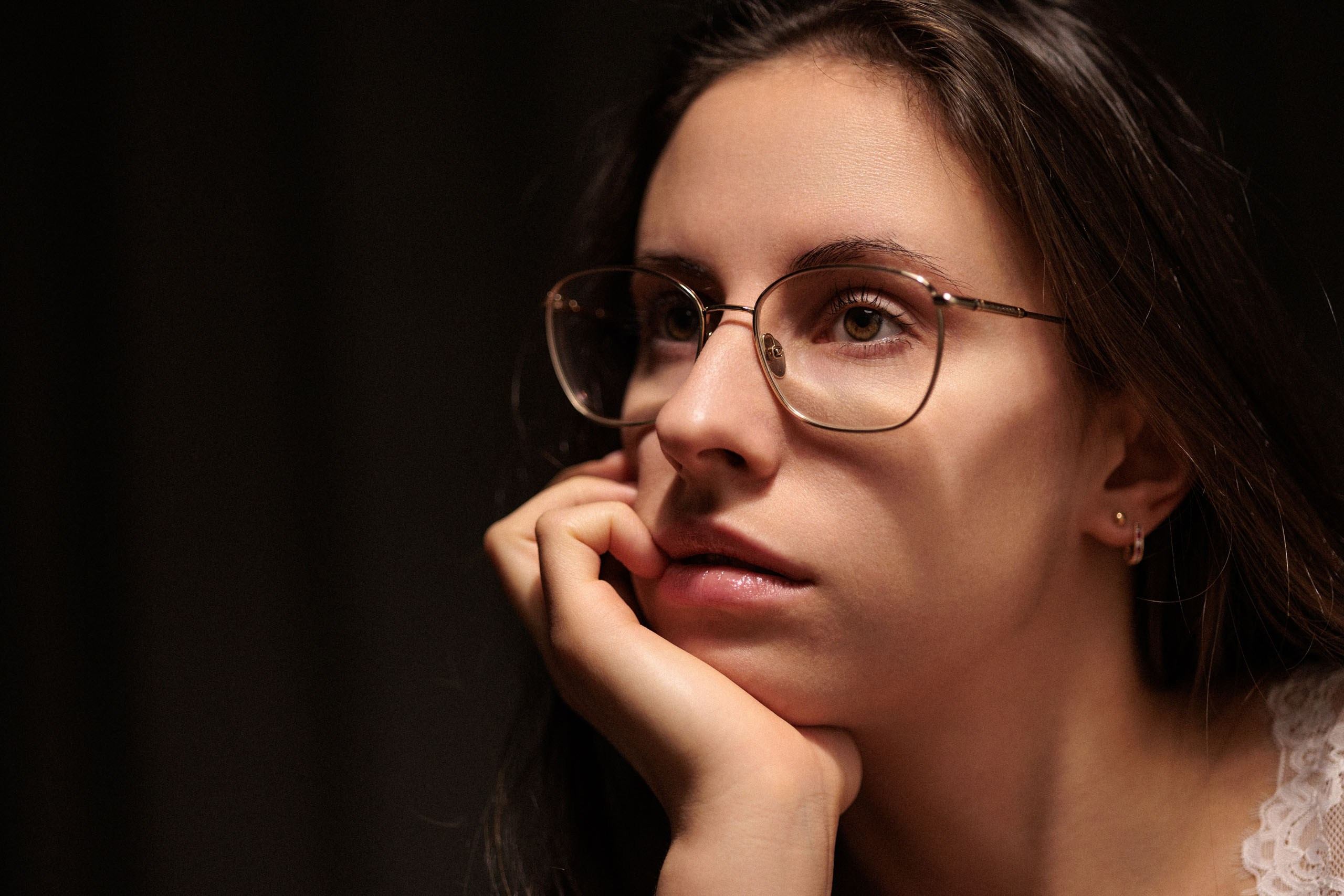 Фотоальбом с избранными женскими портретами