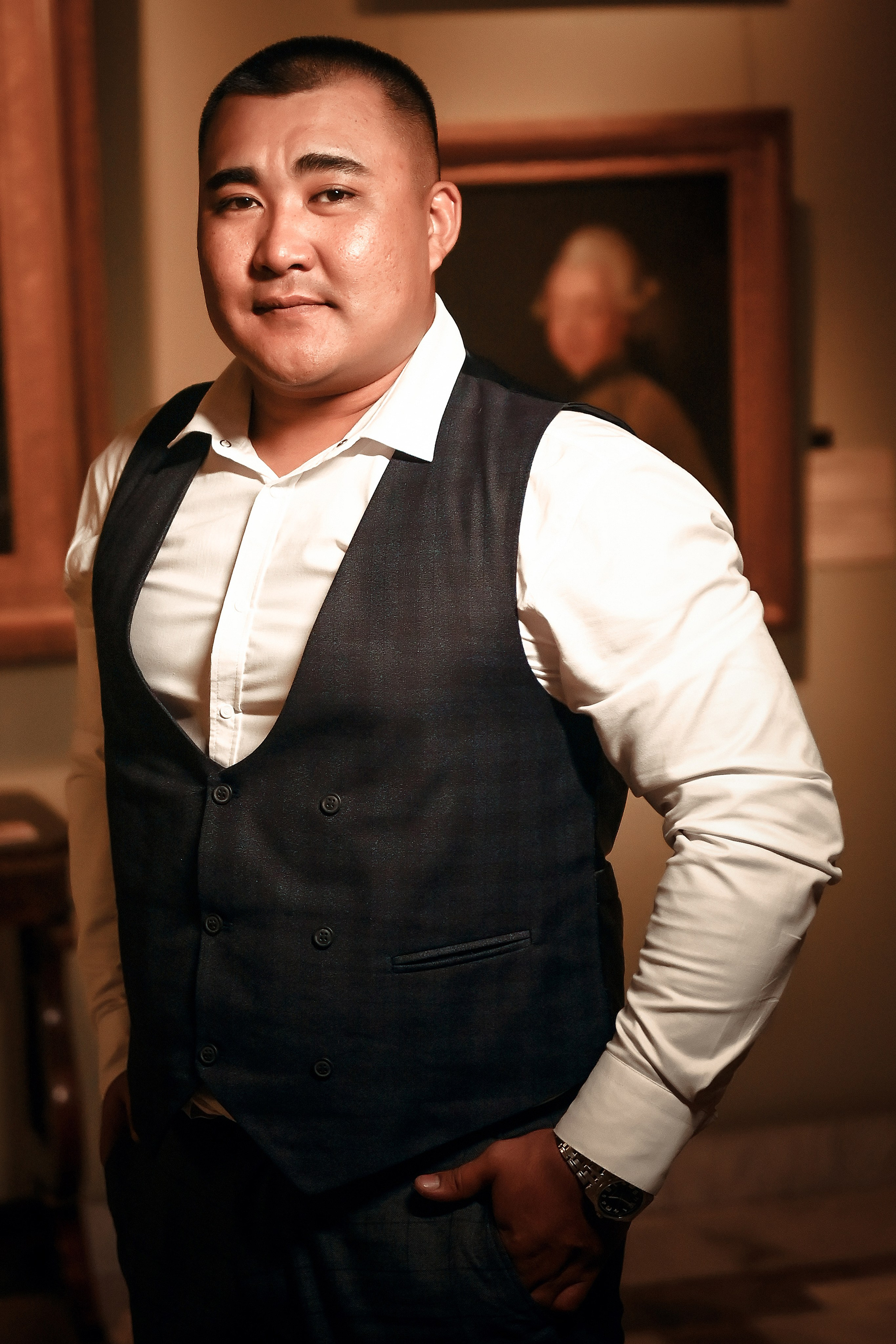 Небольшая свадебная серия в музее и прогулкой под дождем Эльмиры и Ризата. Свадебный, семейный, детский, контент фотограф в Омске Максим Ильин