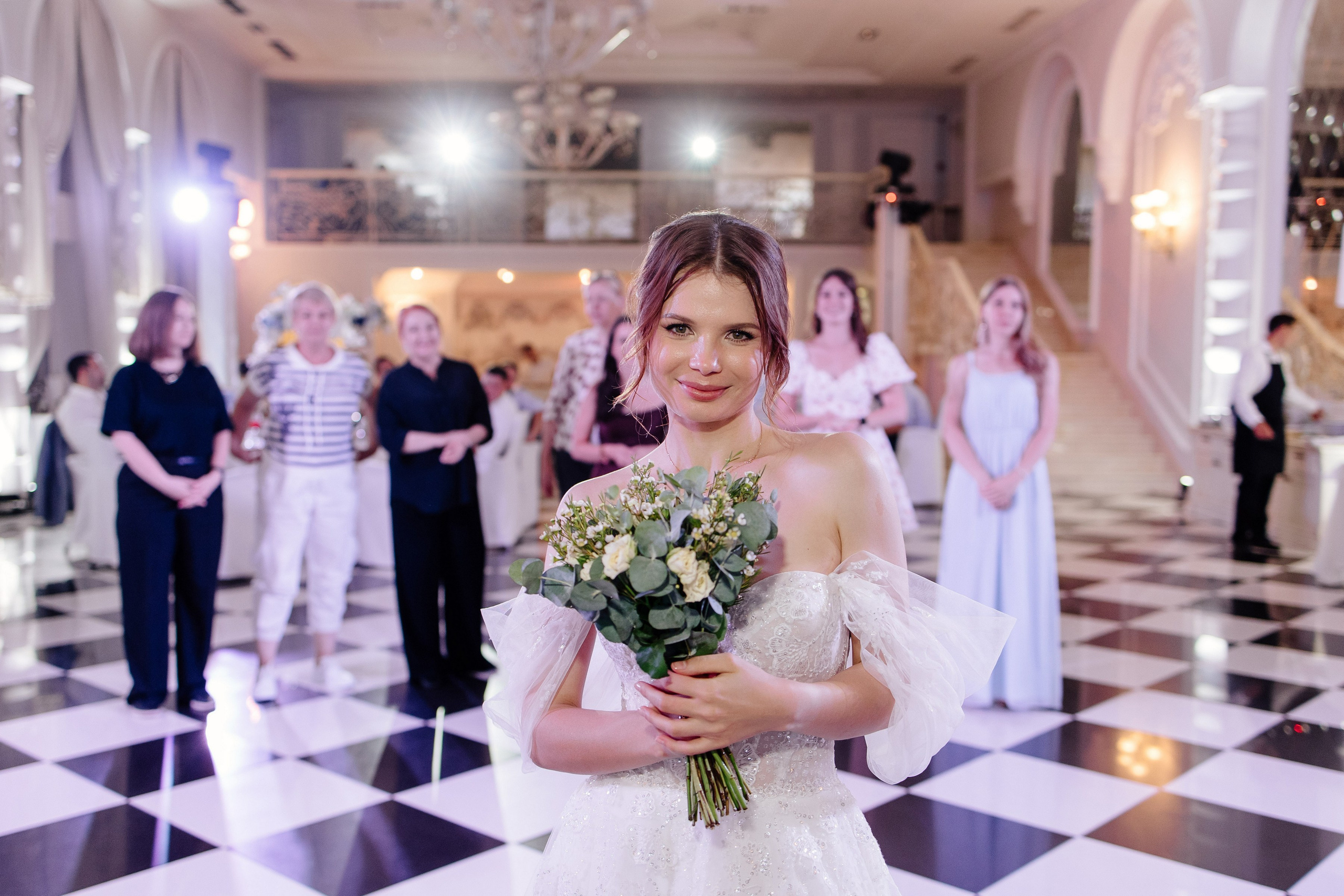 Свадебное утро в Hyatt Regency Хаятт Редженси, свадебная прогулка на Арме и банкет в О’Шалей. Свадебный и семейный фотограф Екатерина Иванова