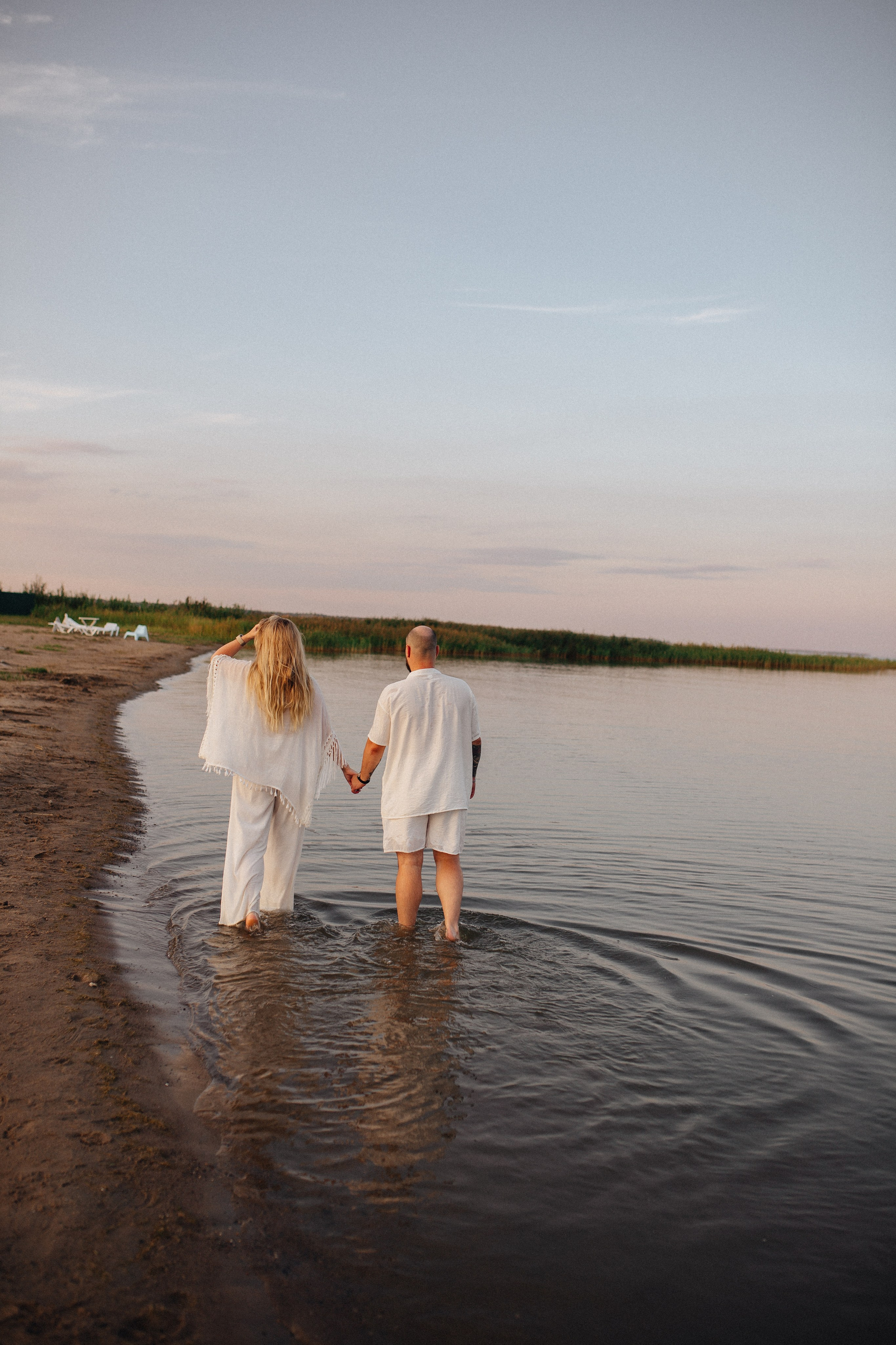 Летним вечером на пляже. Свадебный фотограф Новосибирск