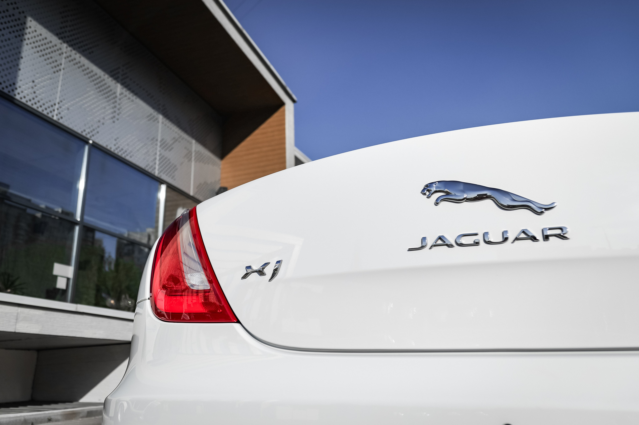 2017 JAGUAR XJ. Mixturecaptures