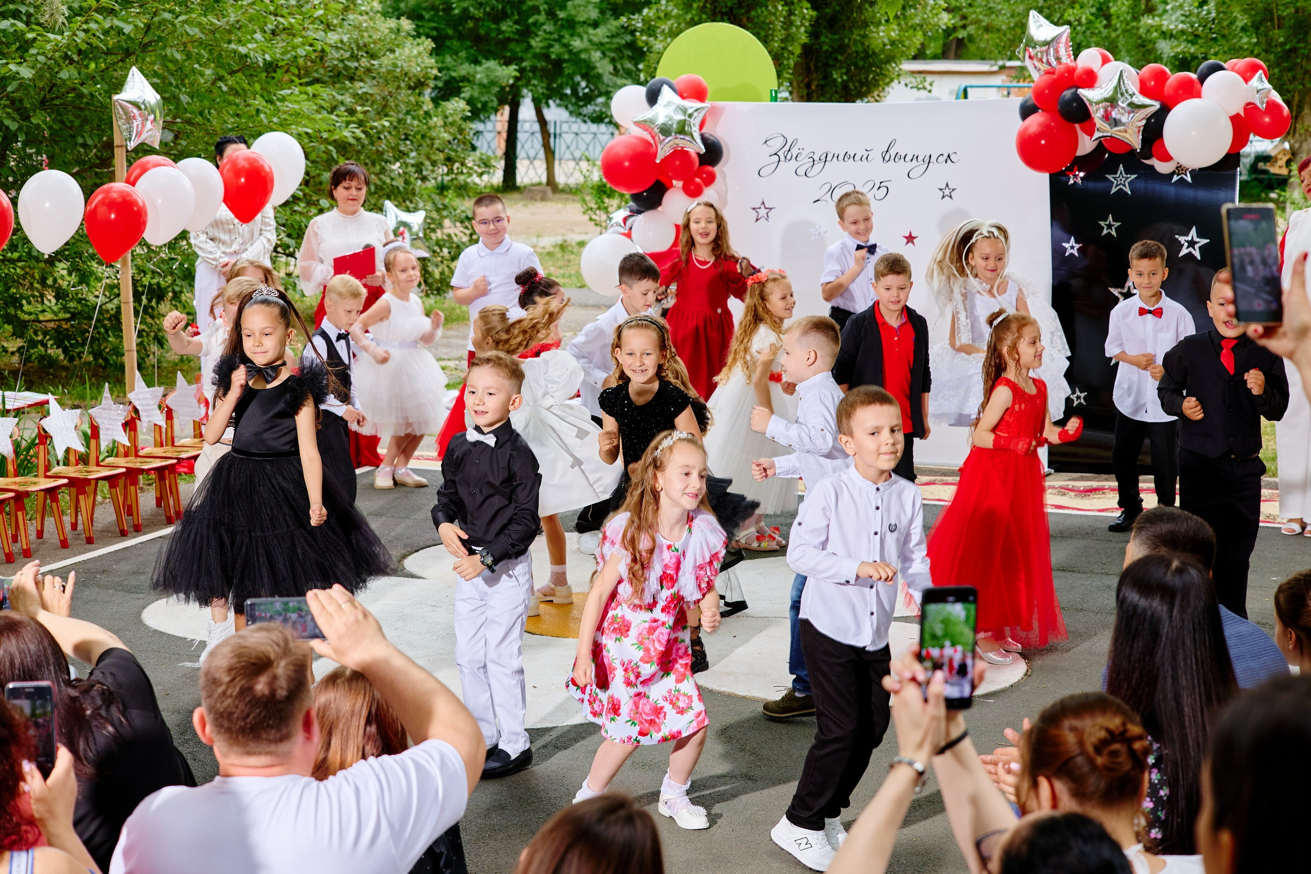 Выпускной 45 сад. Фотограф Выпускные альбомы Таганрог Сергей Коробченко