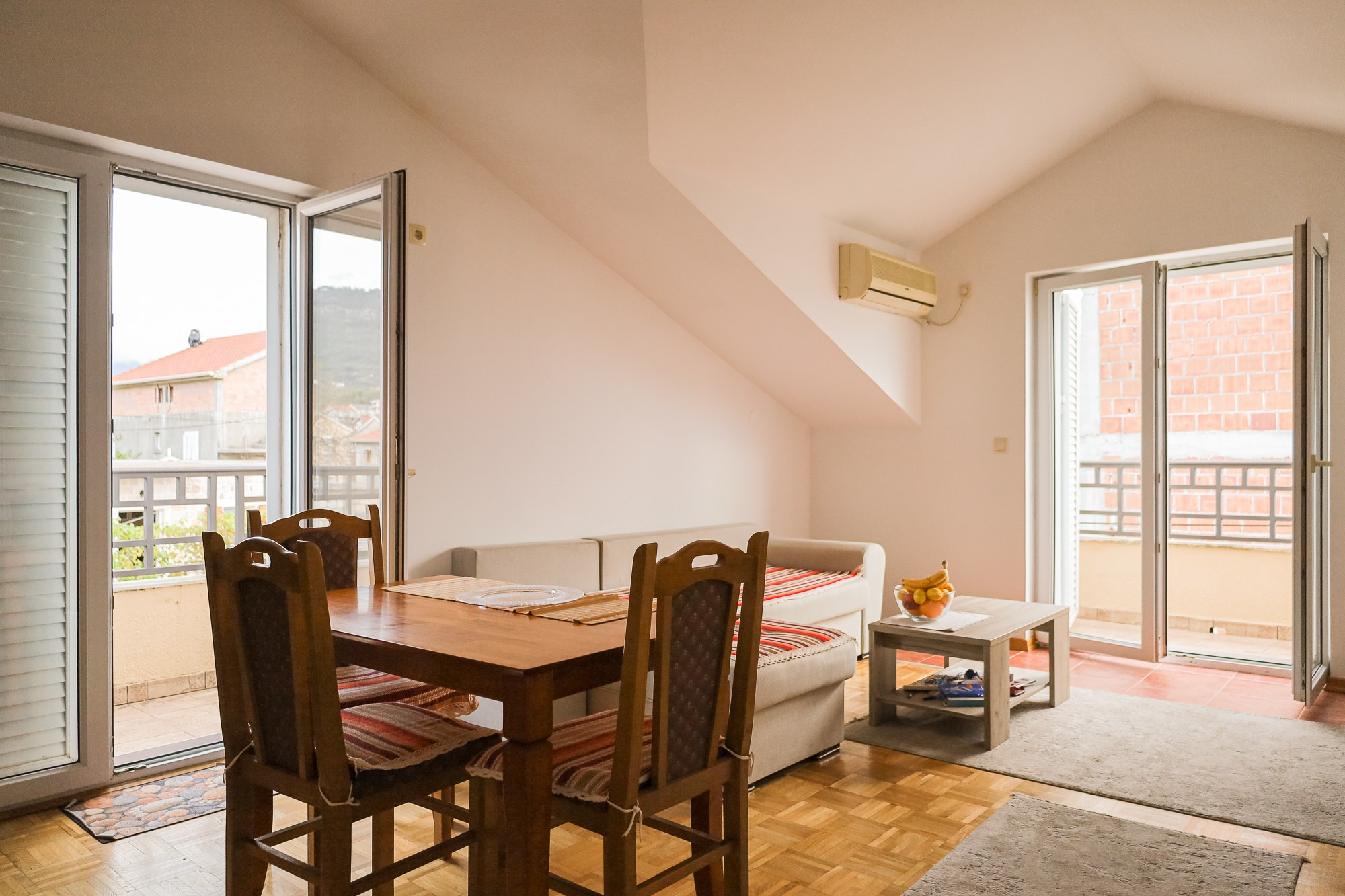 Private aparts for sale. Fotograf u Crnoj Gori-porodično fotografisanje sa djecom, lovestory, nekretnine