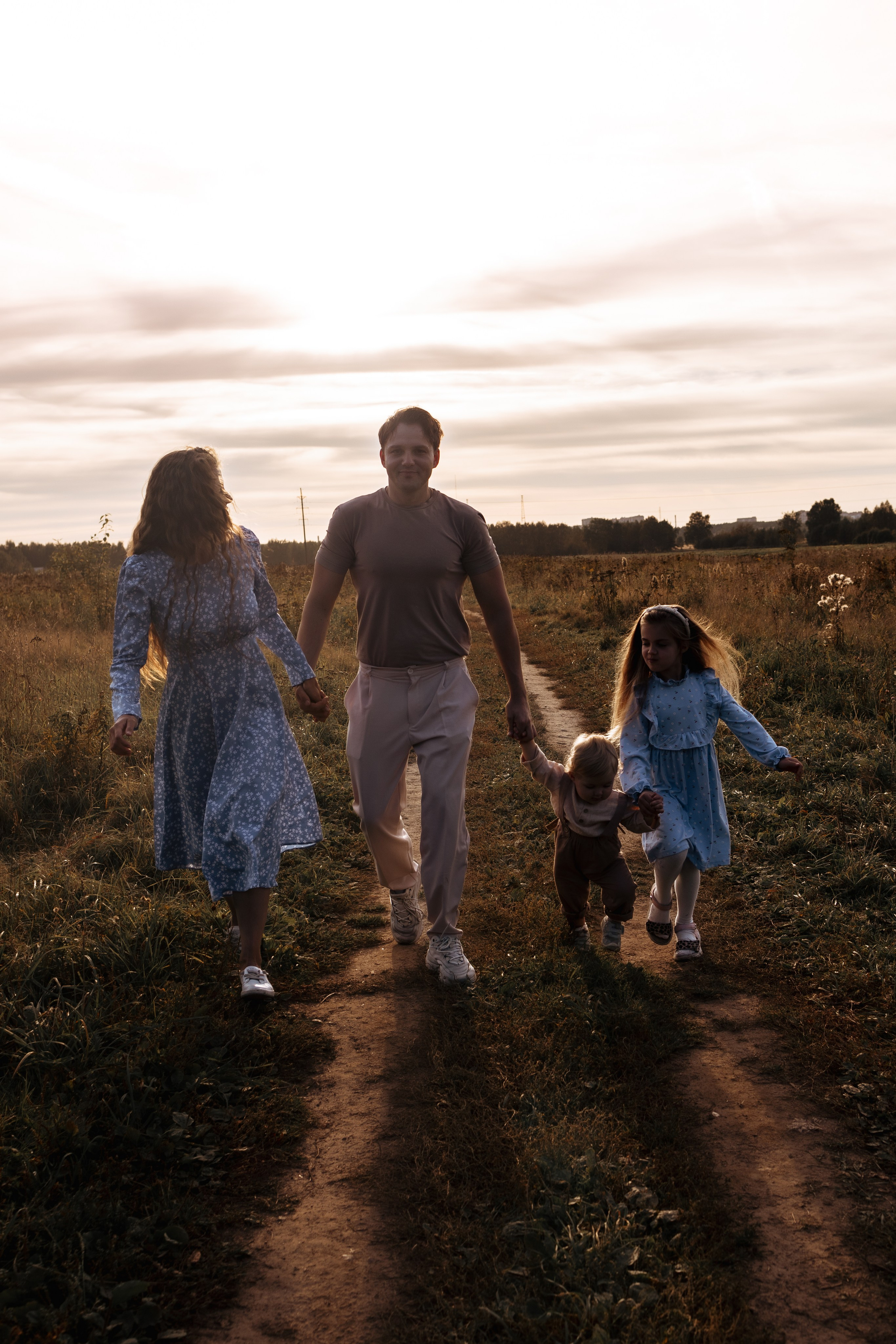 Прогулка на закате. Колесникова Татьяна. Фотограф новорожденных Щёлково, Москва, Королев