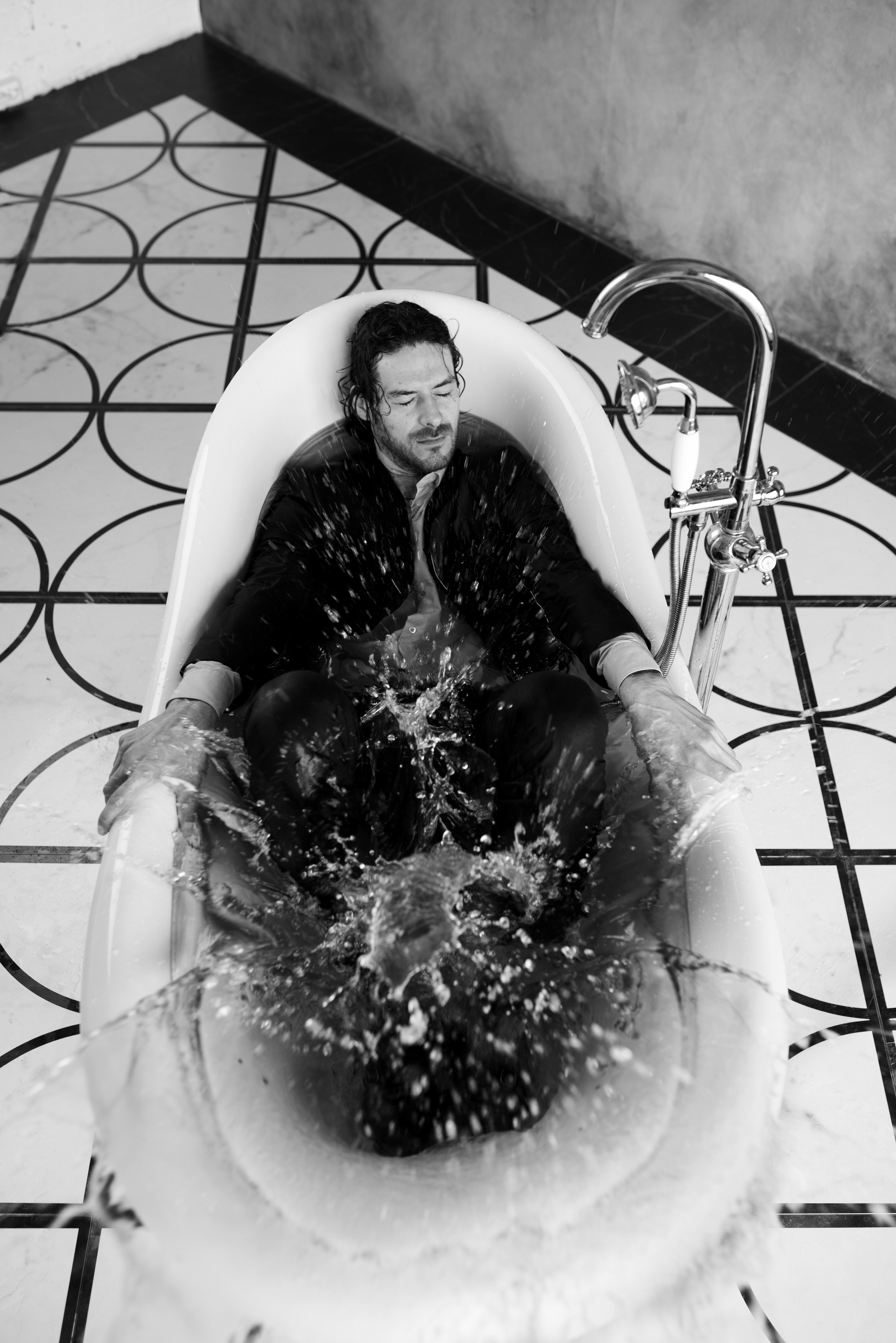 Женя в ванной. Я — Фотограф из Хабаровска