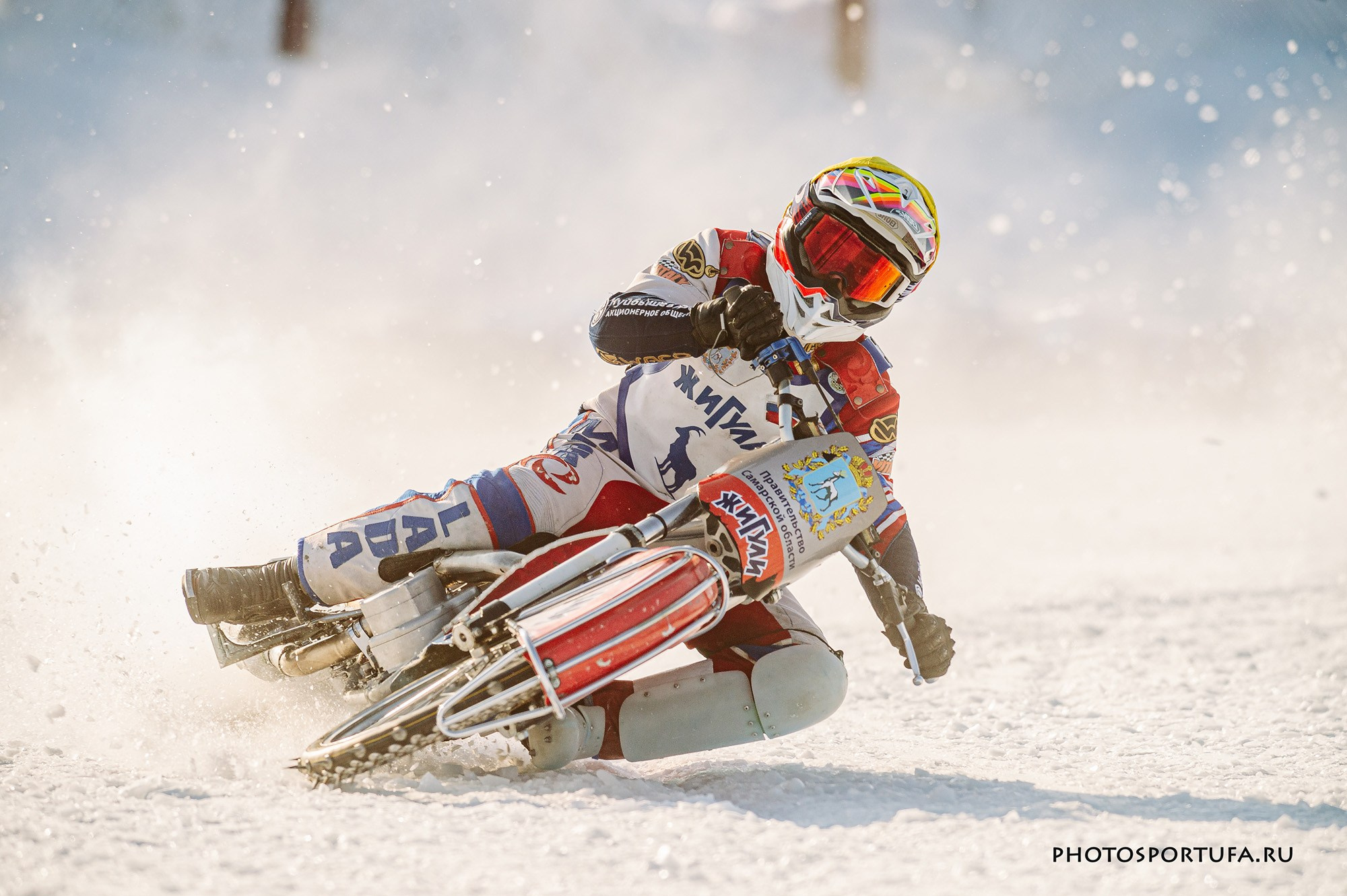 Мотогонку на льду. Спортивный фотограф в Уфе Евгений Буров