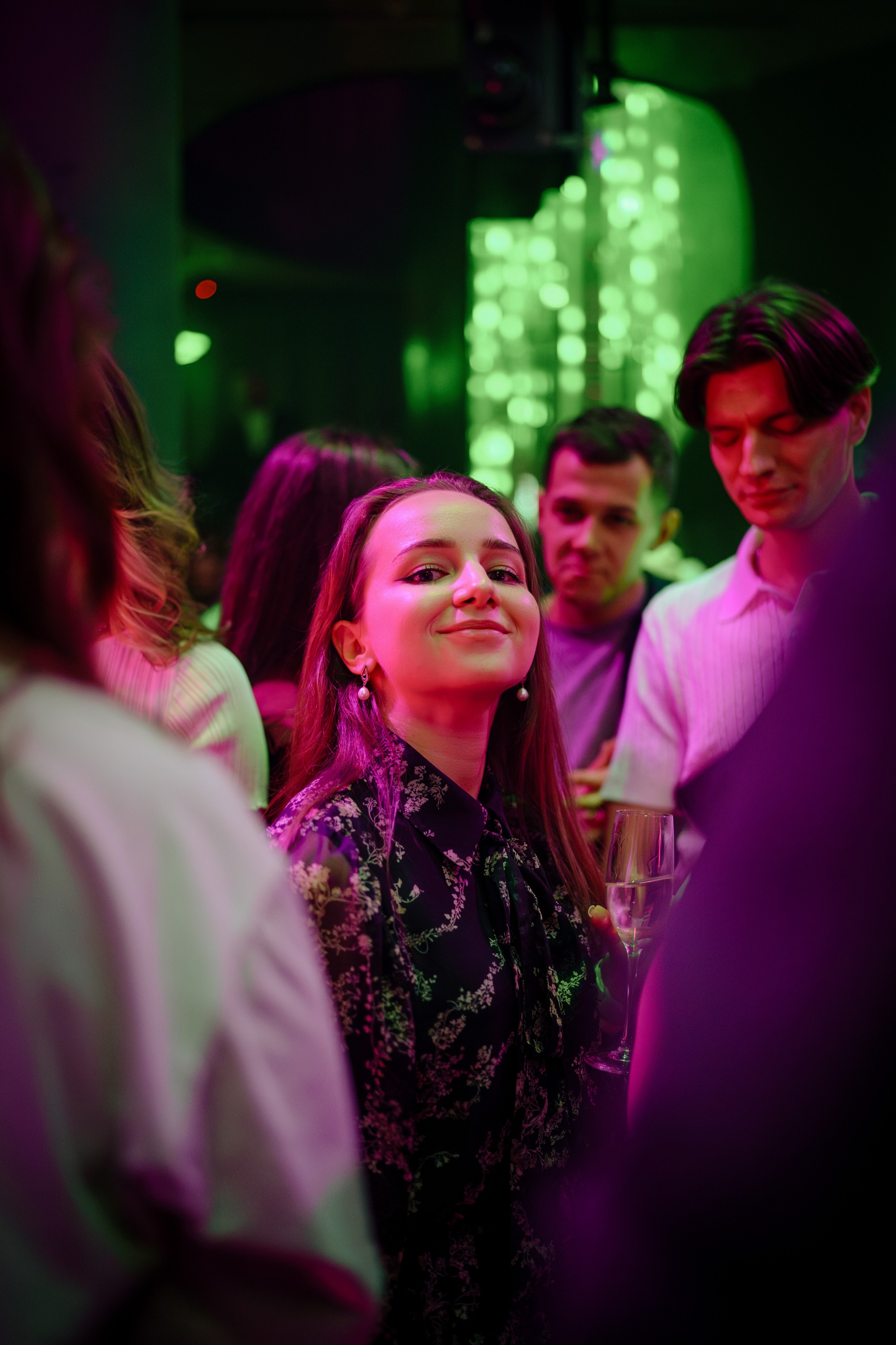 Вечеринка OSNOVATELI.LIVE репортажный фотограф Саша Дружинина. Репортажный фотограф в Москве Саша Дружинина