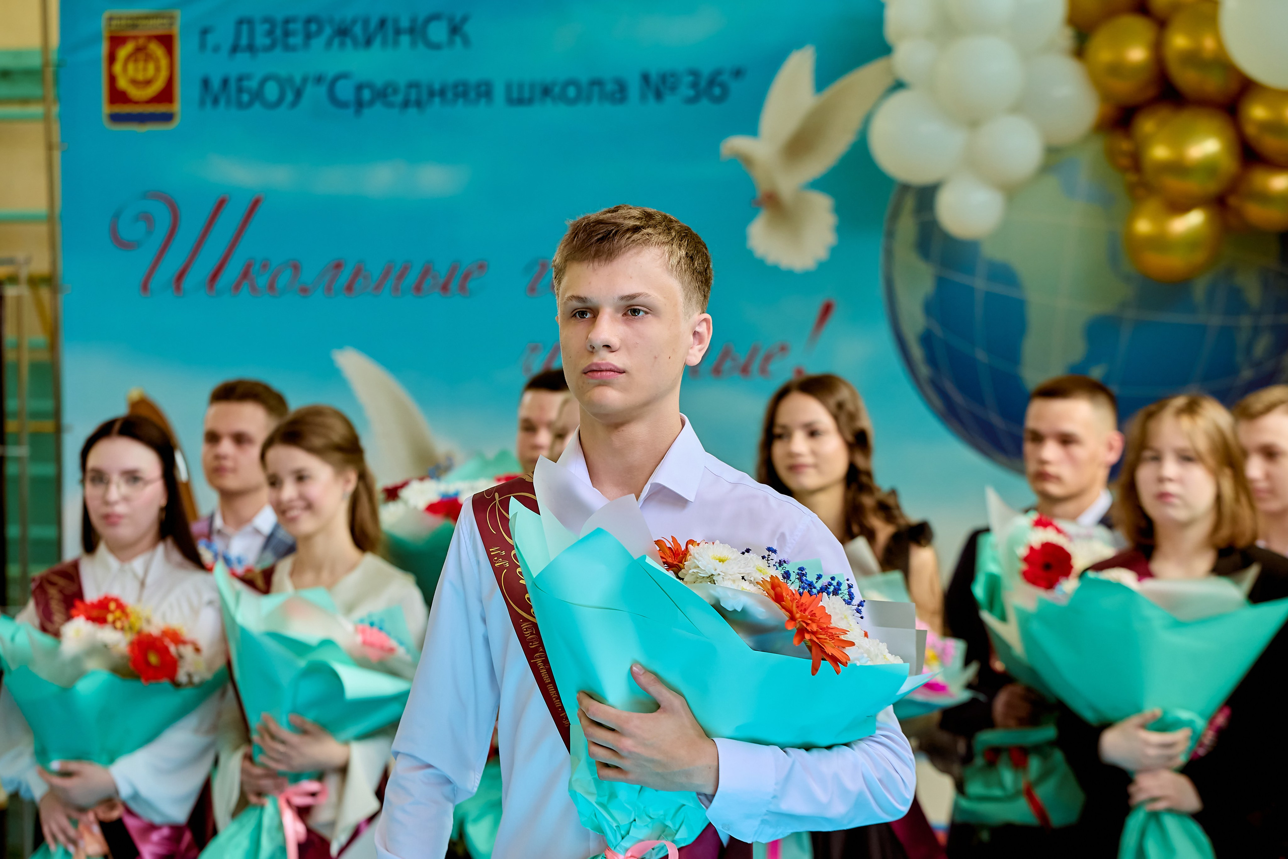 Свет и благодать в глазах выпускников в день Последнего звонка, фото Николая Голованова, г. Дзержинск.