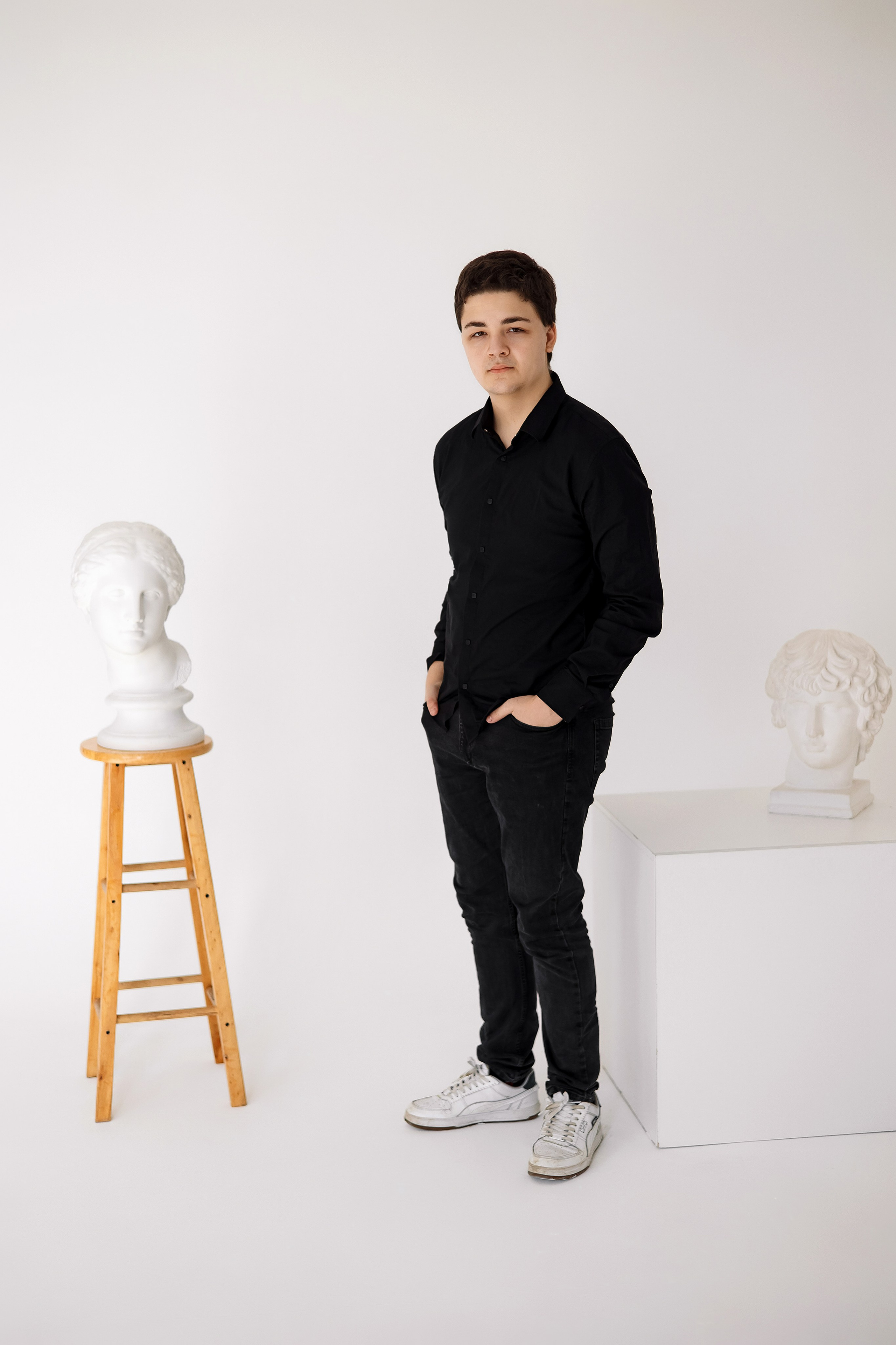 11 класс съемка на циклораме. Фотограф Любовь Корниенко, Примоский край