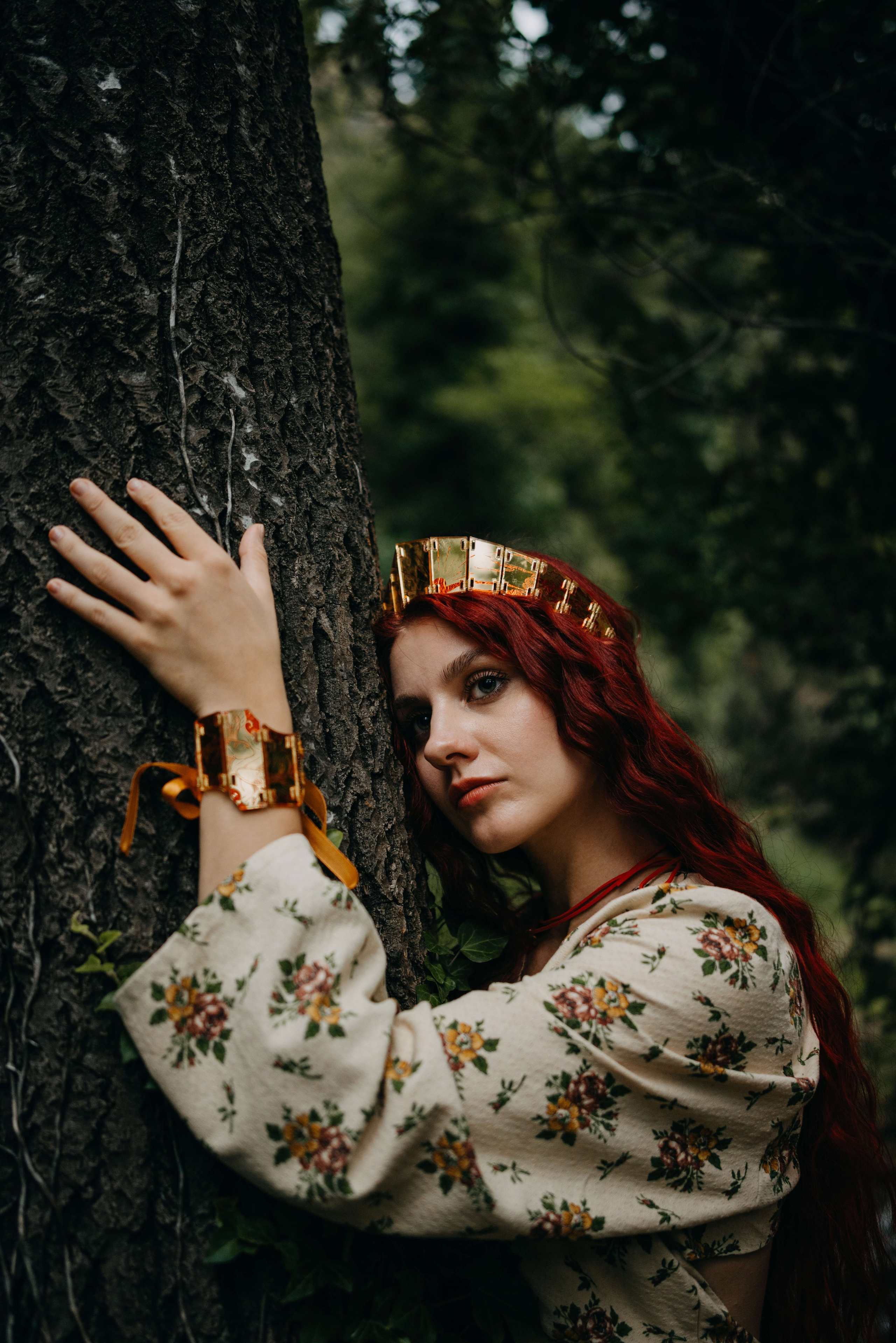 Съемка для бренда славянских украшений в лесу. Портретный и свадебный фотограф в Тбилиси • xeniqo