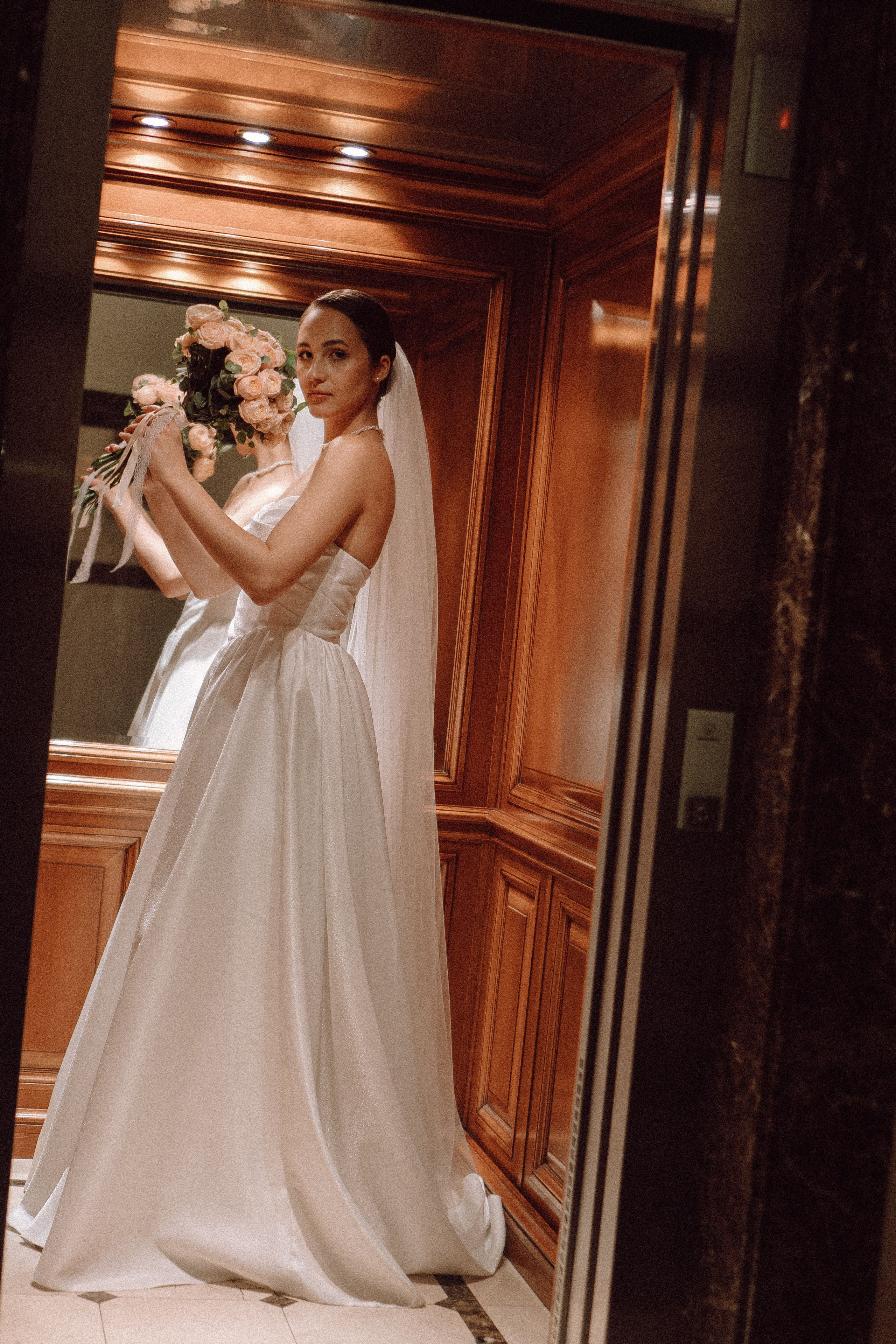 СВАДЕБНАЯ ПРОГУЛКА В САНТК-ПЕТЕРБУРГЕ (ИСАКИЕВСКИЙ СОБОР, ЗИМНЯЯ КАНАВКА, ЭРМИТАЖ И БОЛЬШАЯ МОРСКАЯ УЛИЦА). Профессиональный фотограф, Санкт-Петербург — Виктория Богомолова