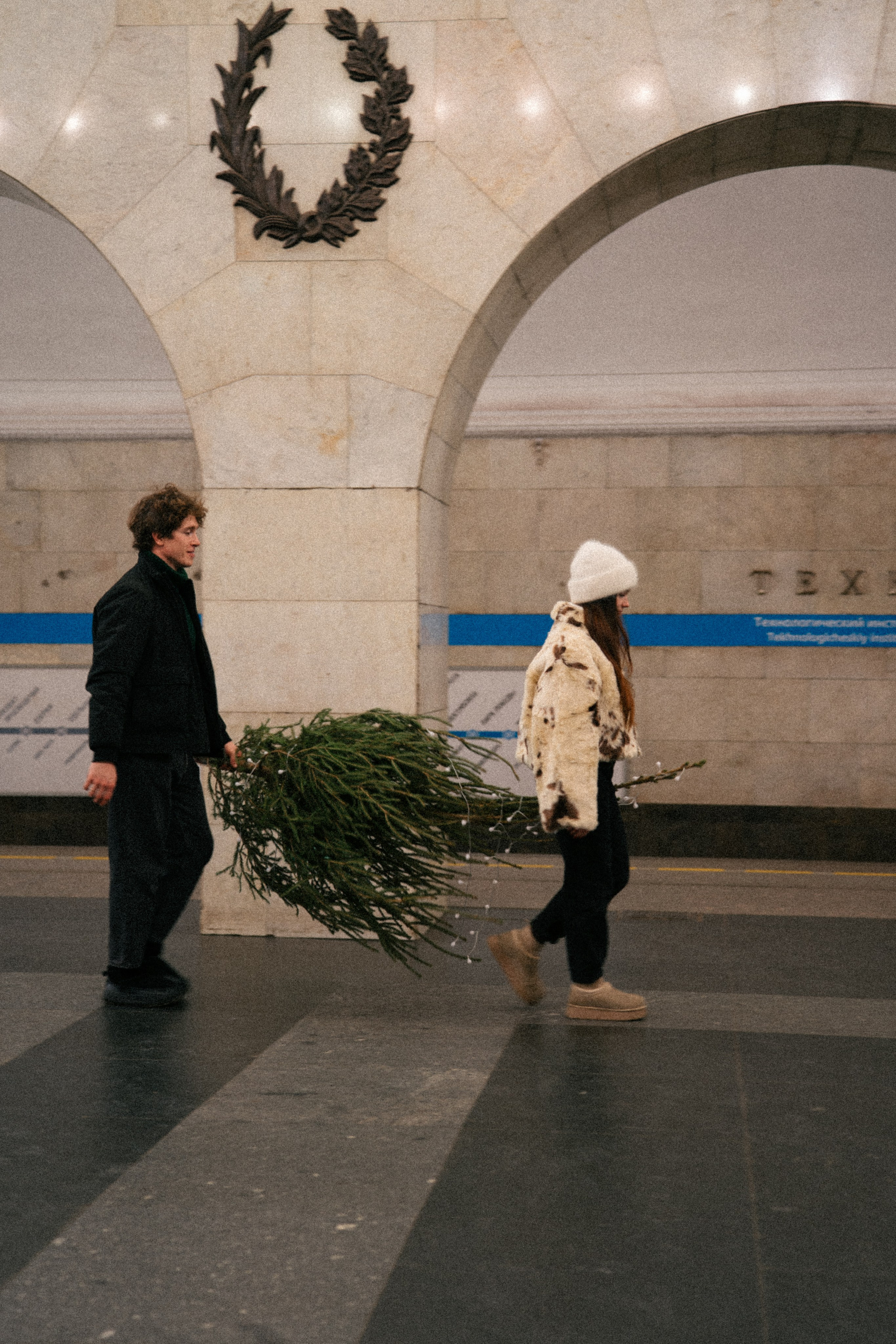 НОВОГОДНЯЯ ПРОГУЛКА ПАРЫ ПО ЧЕРНЫШЕВСКОЙ ПЕРЕД НОВЫМ ГОДОМ. Профессиональный фотограф, Санкт-Петербург — Виктория Богомолова