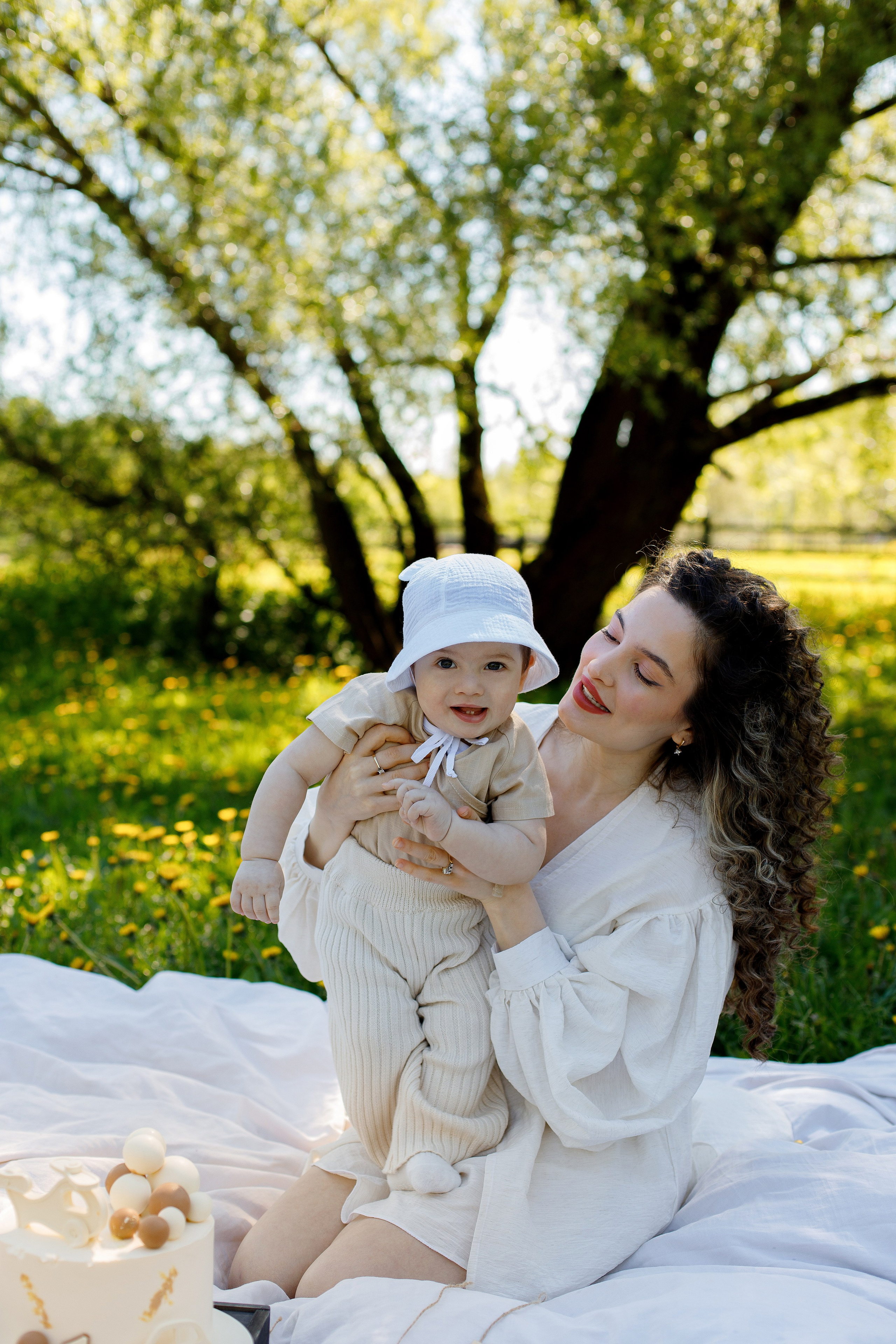 Семейная фотосессия на природе ко дню рождения. Фотограф Александра Сыщенко