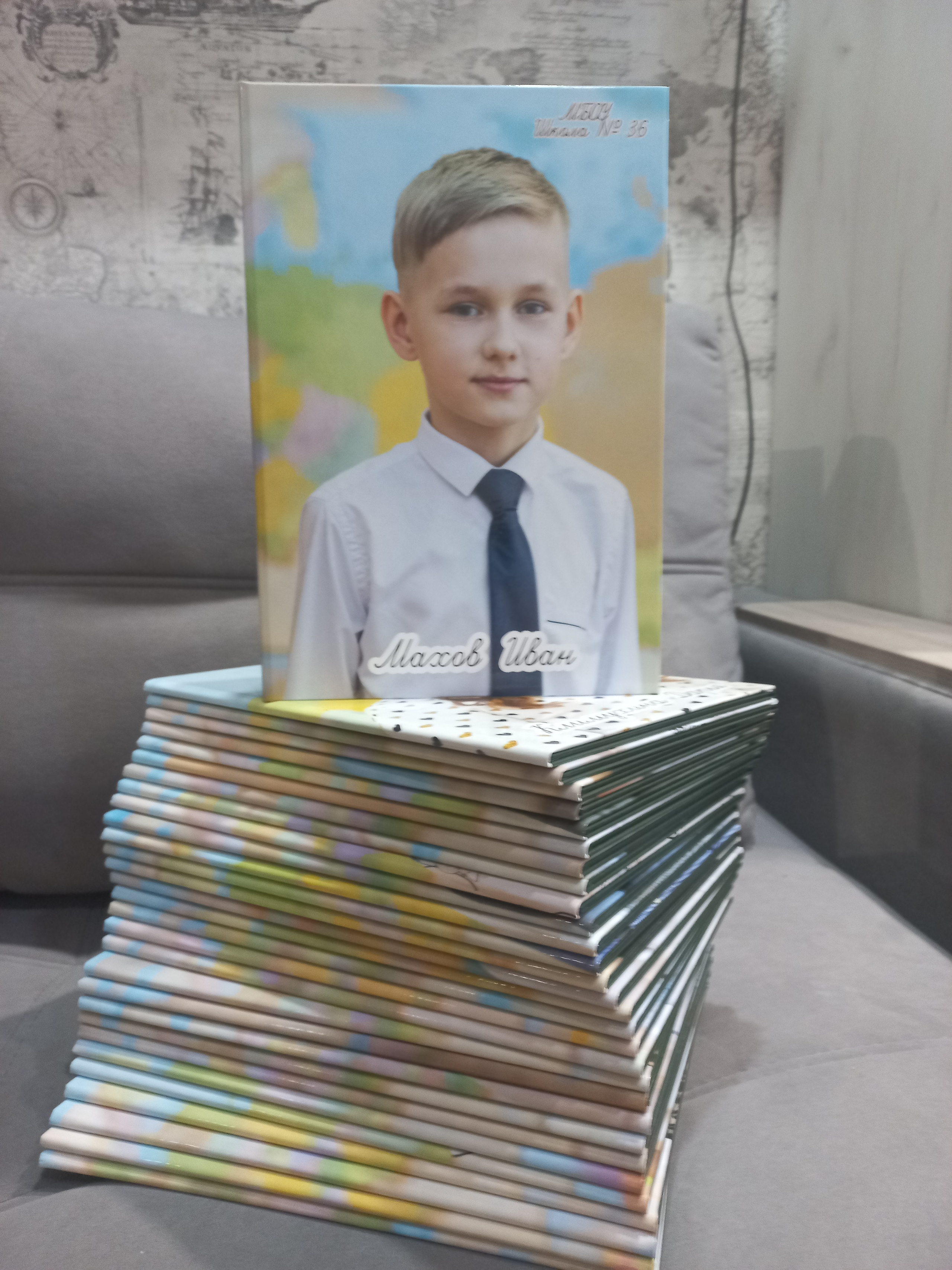 4 классы (КНИГИ)3150-3500р (обложка индивидуальное фото). Фотограф Алёна Финашова