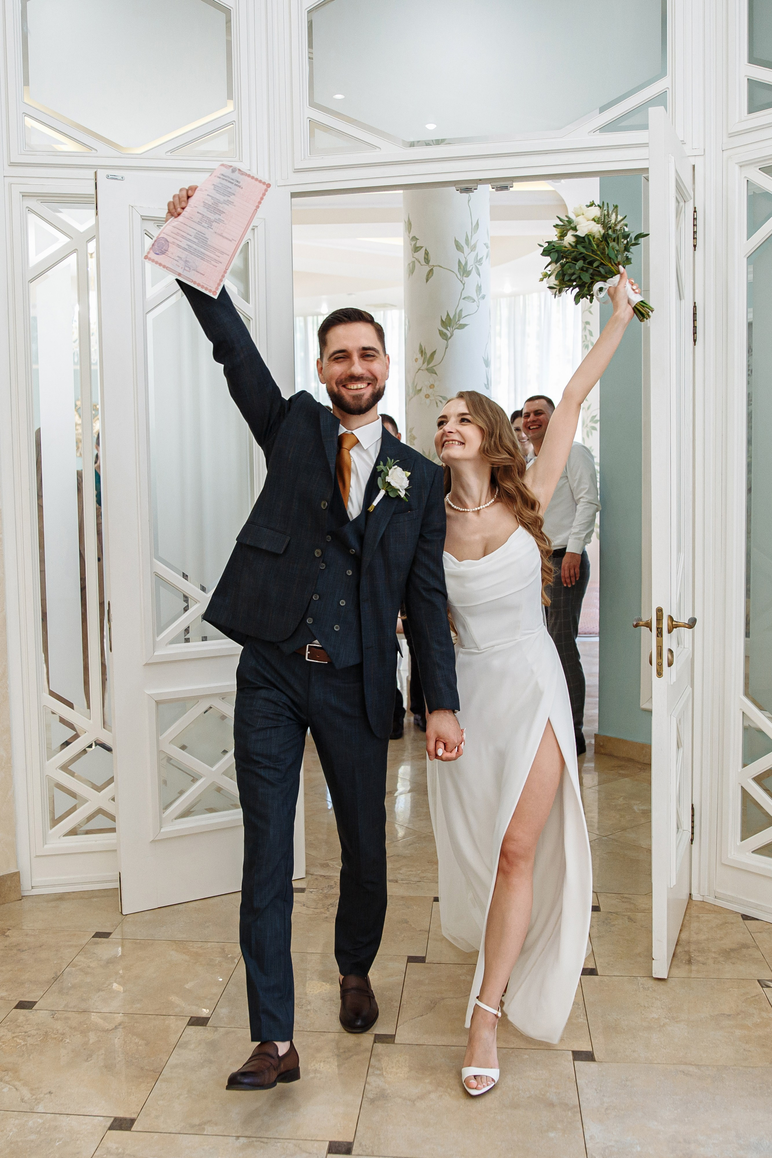 Свадебная фотосессия с кабриолетом и в загородном клубе Artiland. Свадебный фотограф Москва и МО Сергей Киржаев