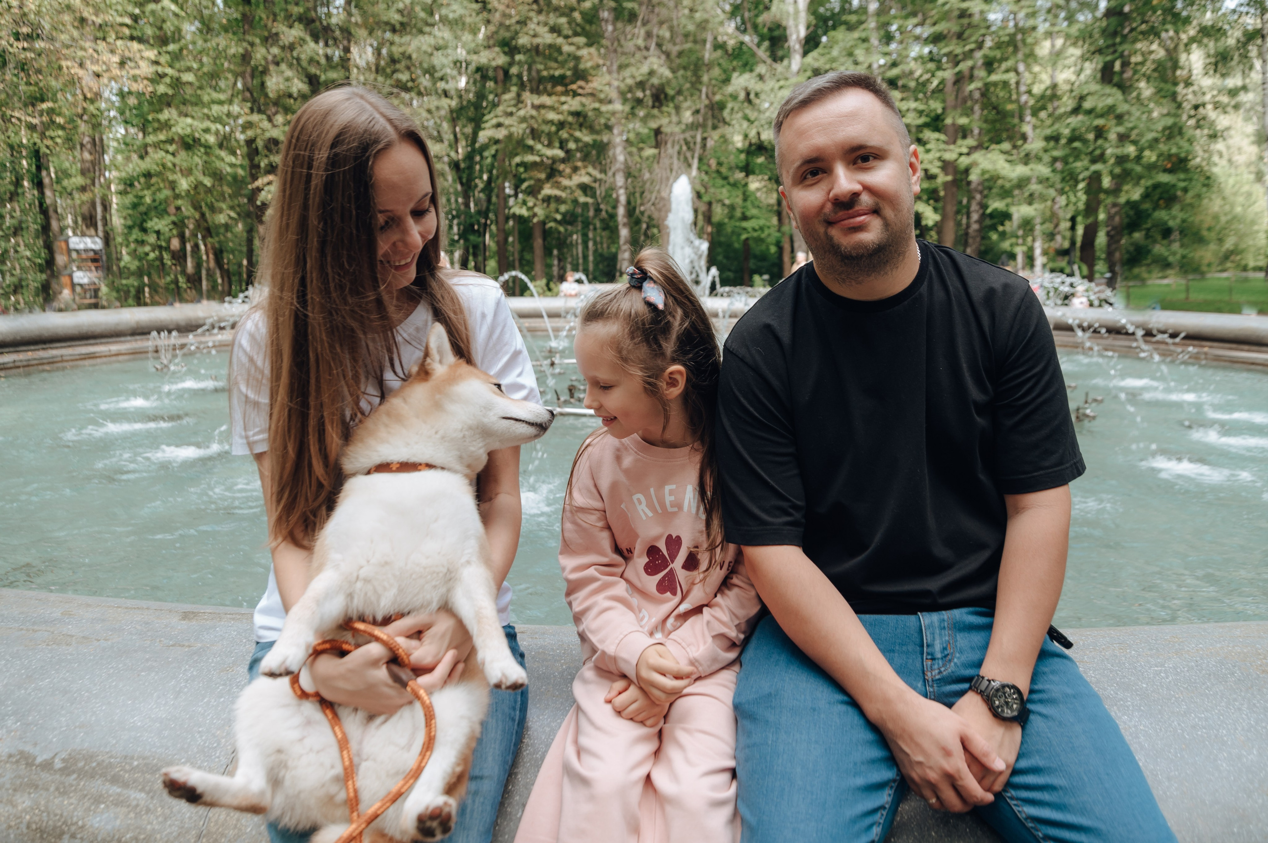 Трое в парке и меховой шар. Детский и семейный фотограф Катерина Мишина