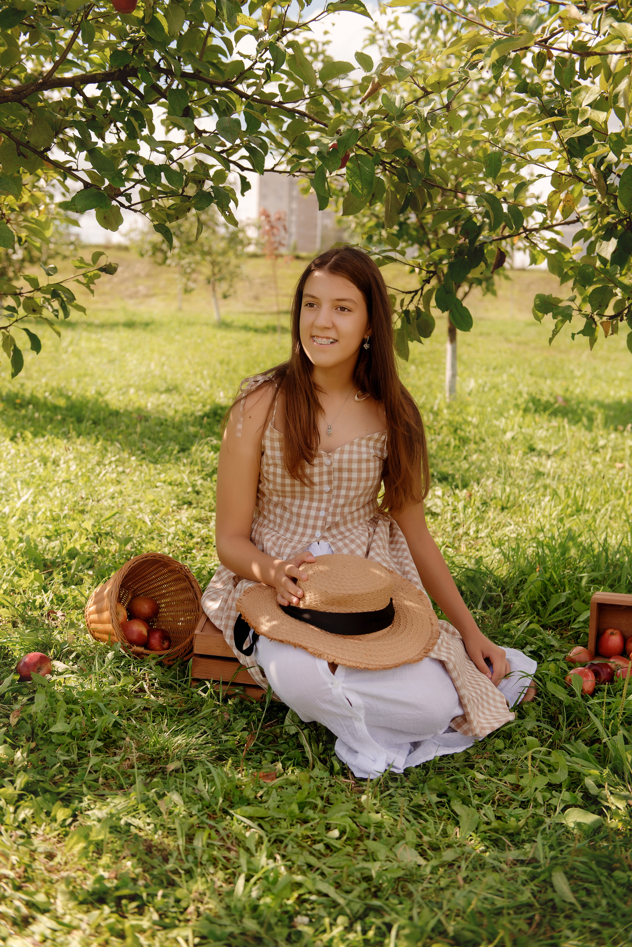 Яблоневый сад. Детский фотограф в Долгопрудном и Москве
