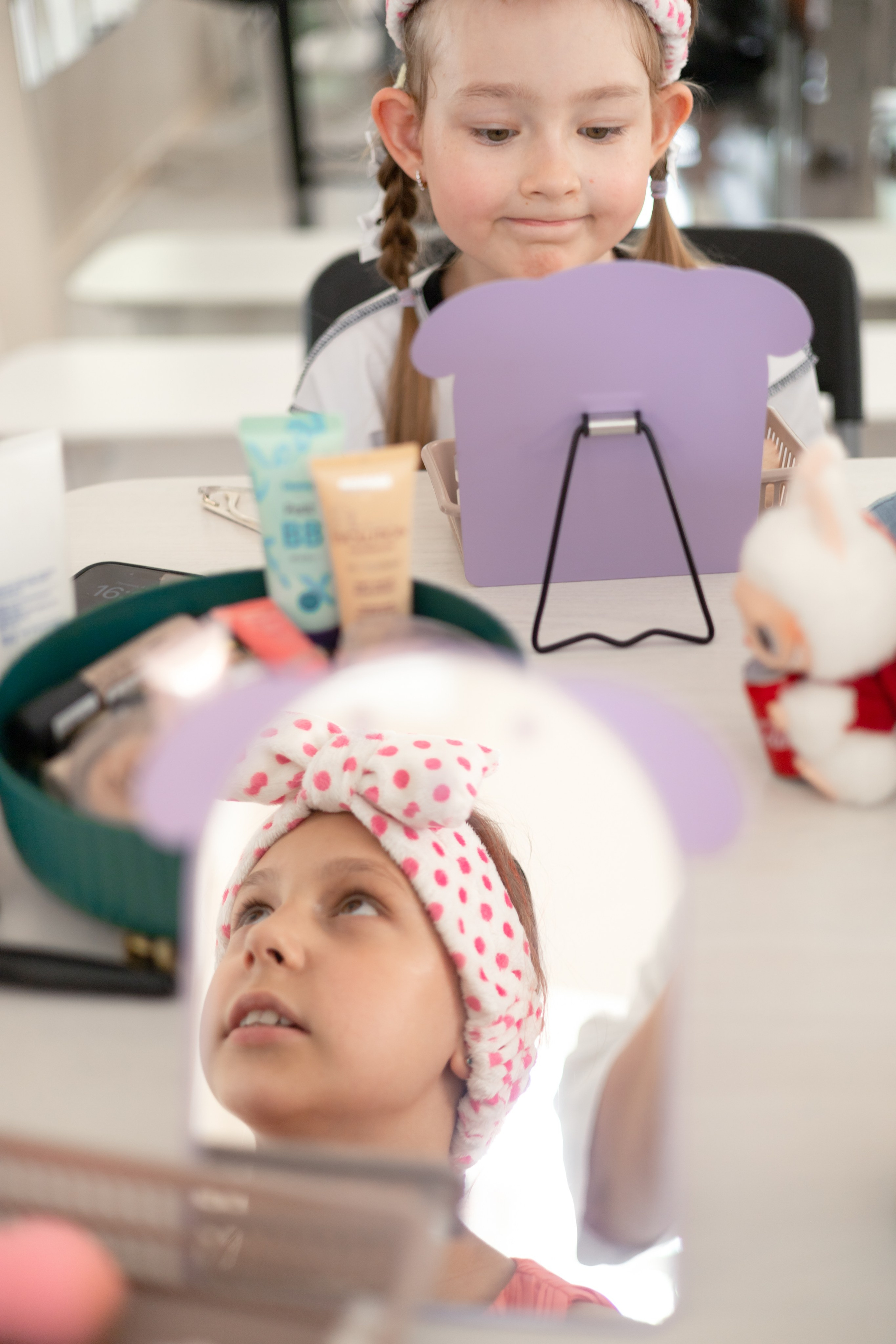 Мастер-класс макияжа на 9-й день рождения Вероники. Школа для девочек во Владивостоке — Само Совершенство