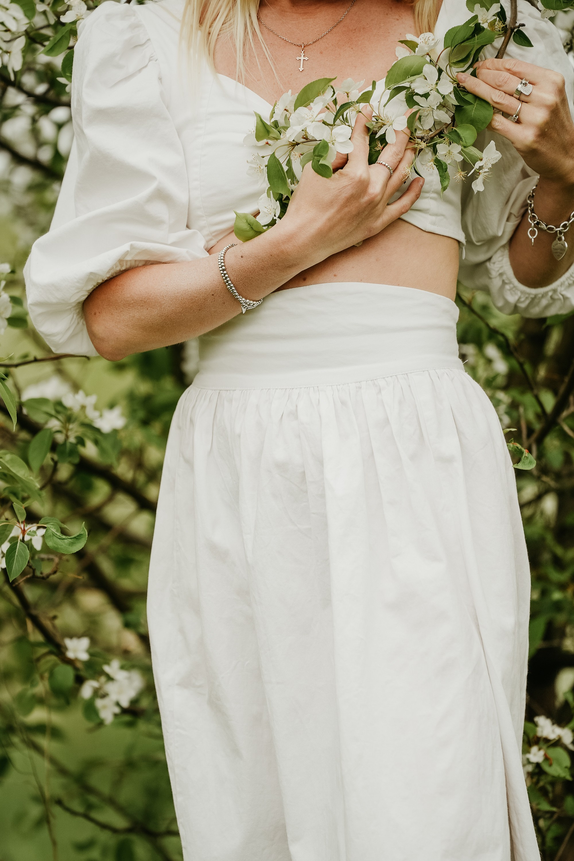 Фотосессия в цветущих яблонях. Фотограф Анна Герман. Красноярск