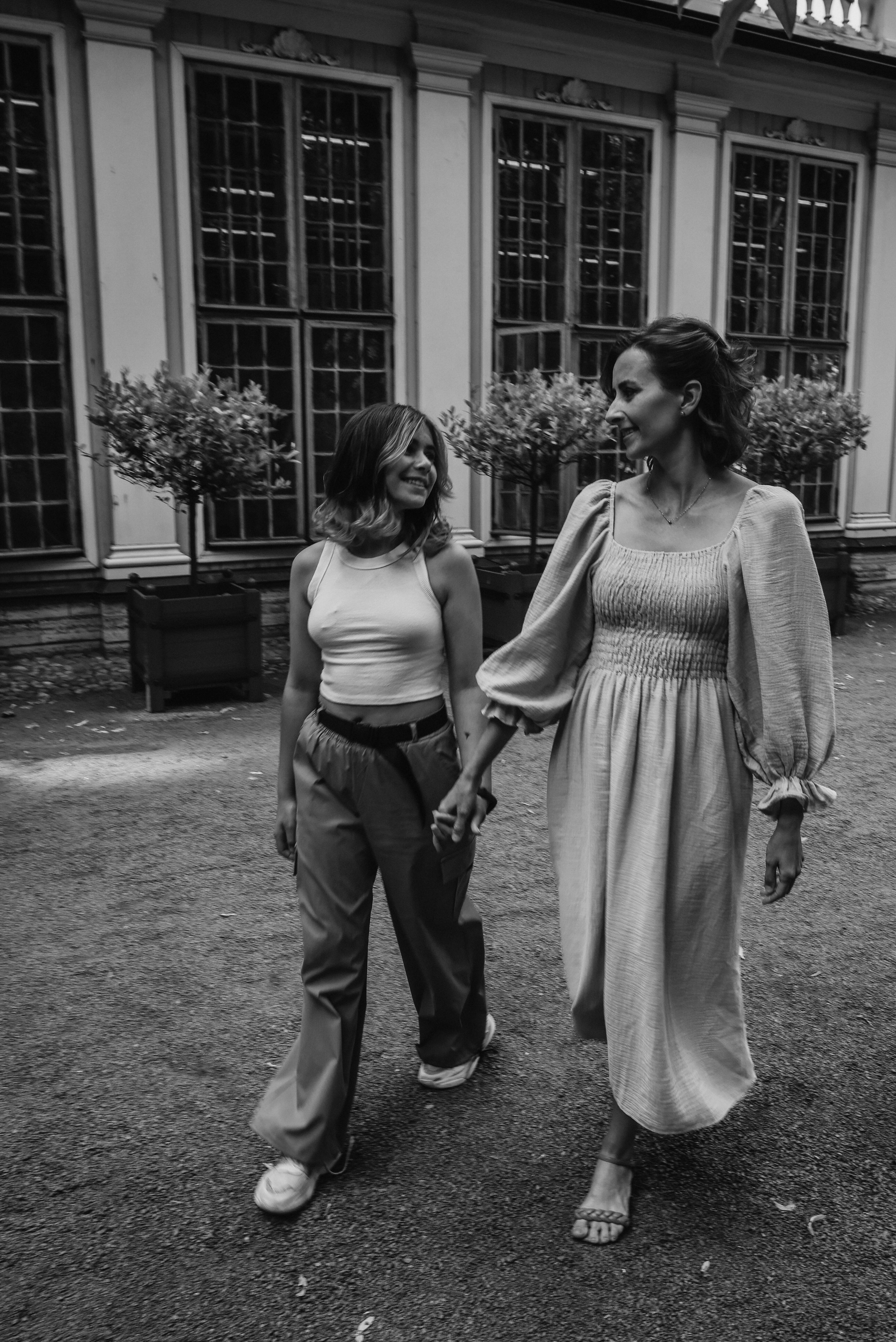 Фотосессия в Летнем саду. Анна, Татьяна, Злата и Эвелина. Семейный и свадебный фотограф в Санкт-Петербурге Яна