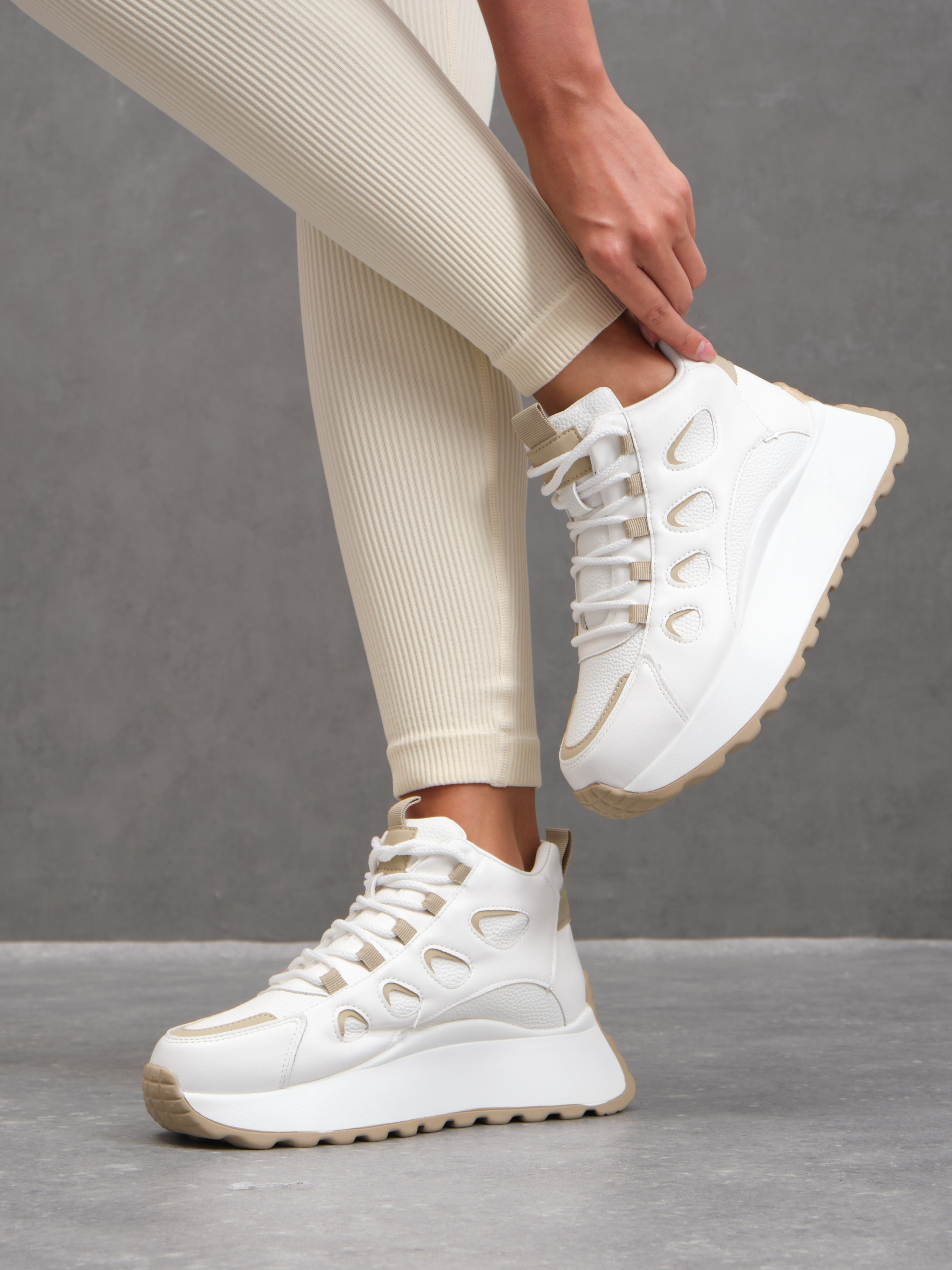 Кроссовки. Фотостудия для Wildberries Ozon