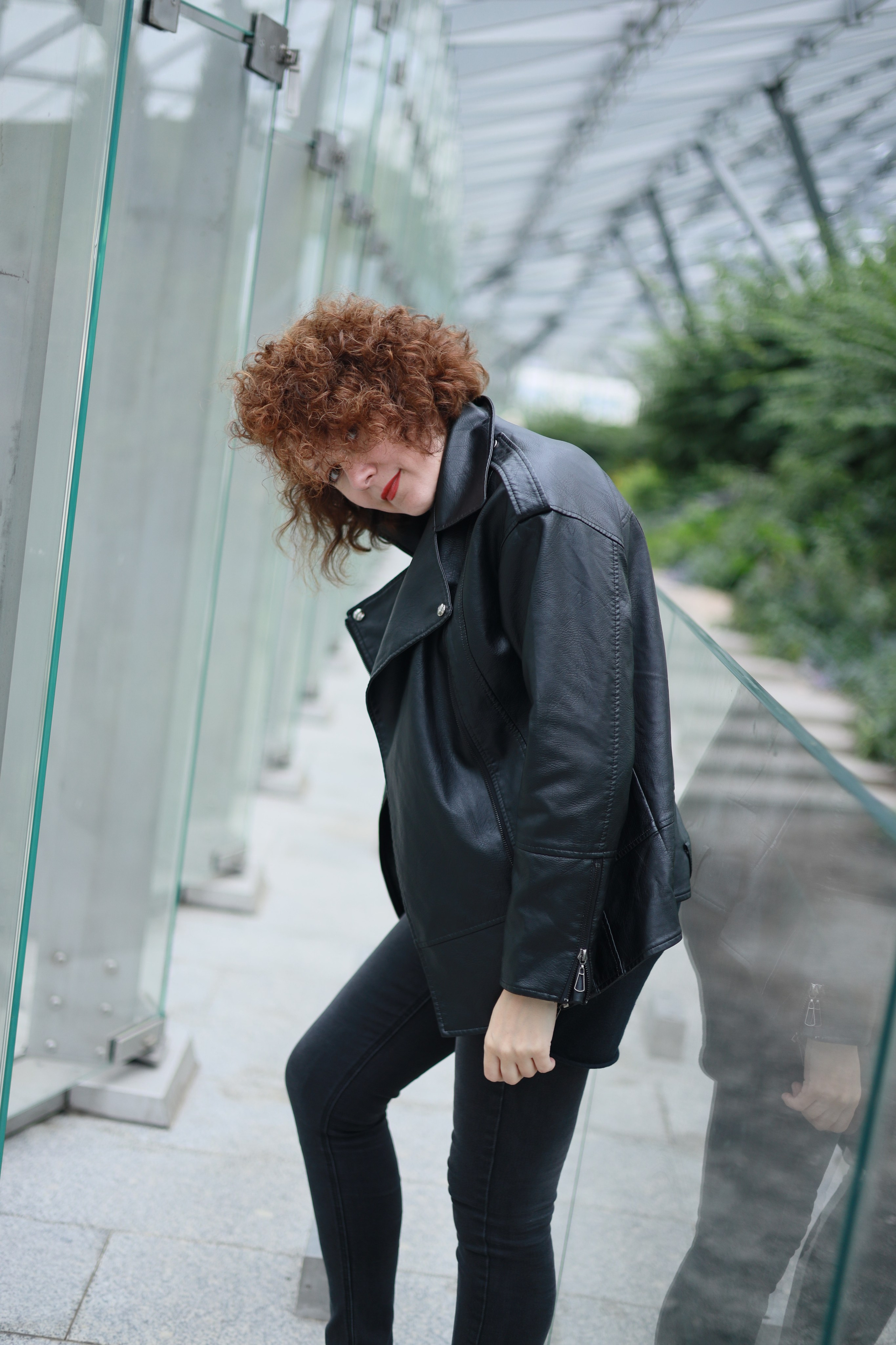 Larisa walking in the park. Family, portrait, content photo in Costa Rica Evgeniya Besprozvannykh