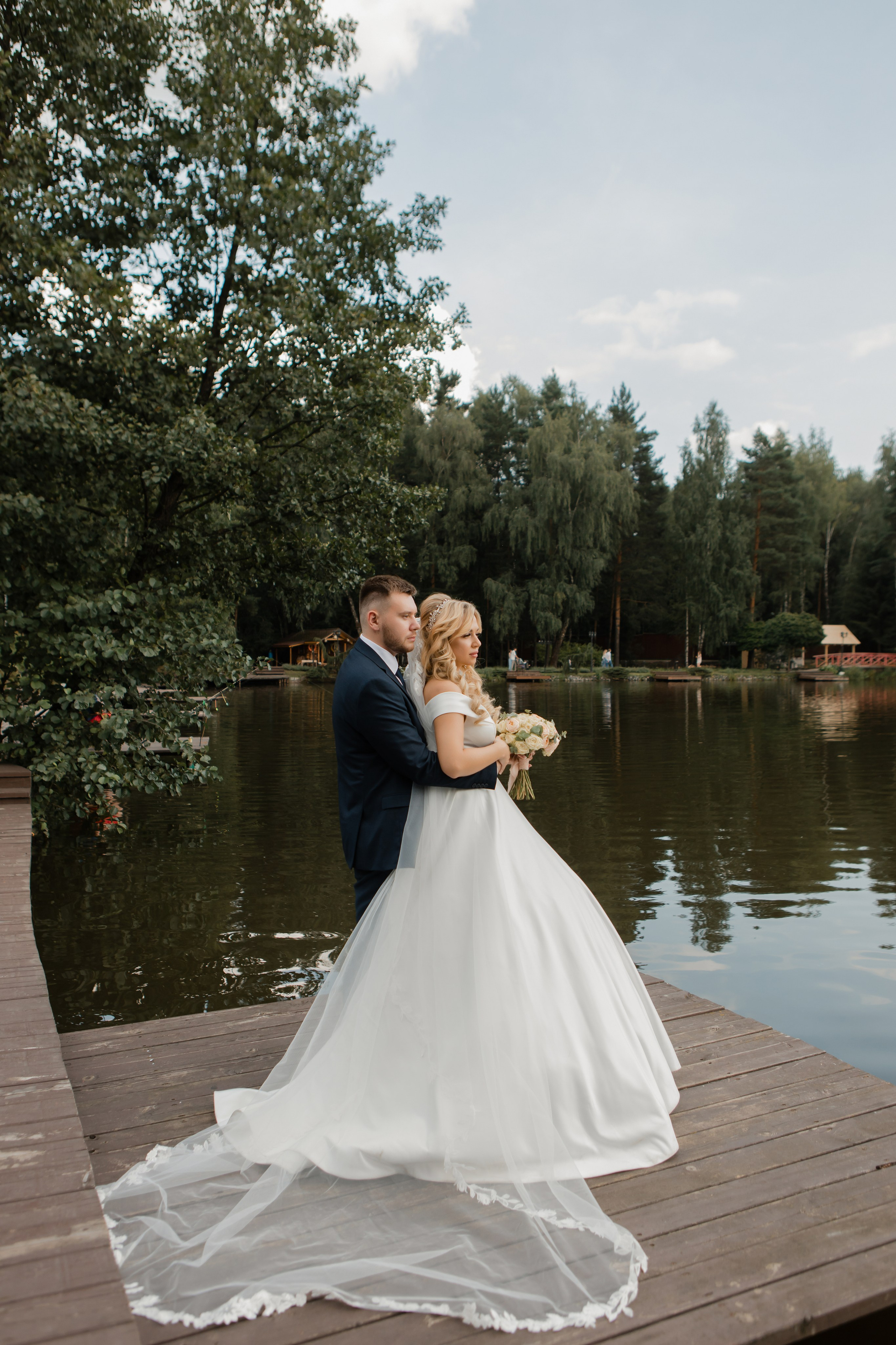 Юрий и Кристина. Видеосъемка и фотосъемка свадеб. Фотограф и оператор на свадьбу. Видеосъемка подкастов, собственная видео-фотостудии. Предметная фотосъемка