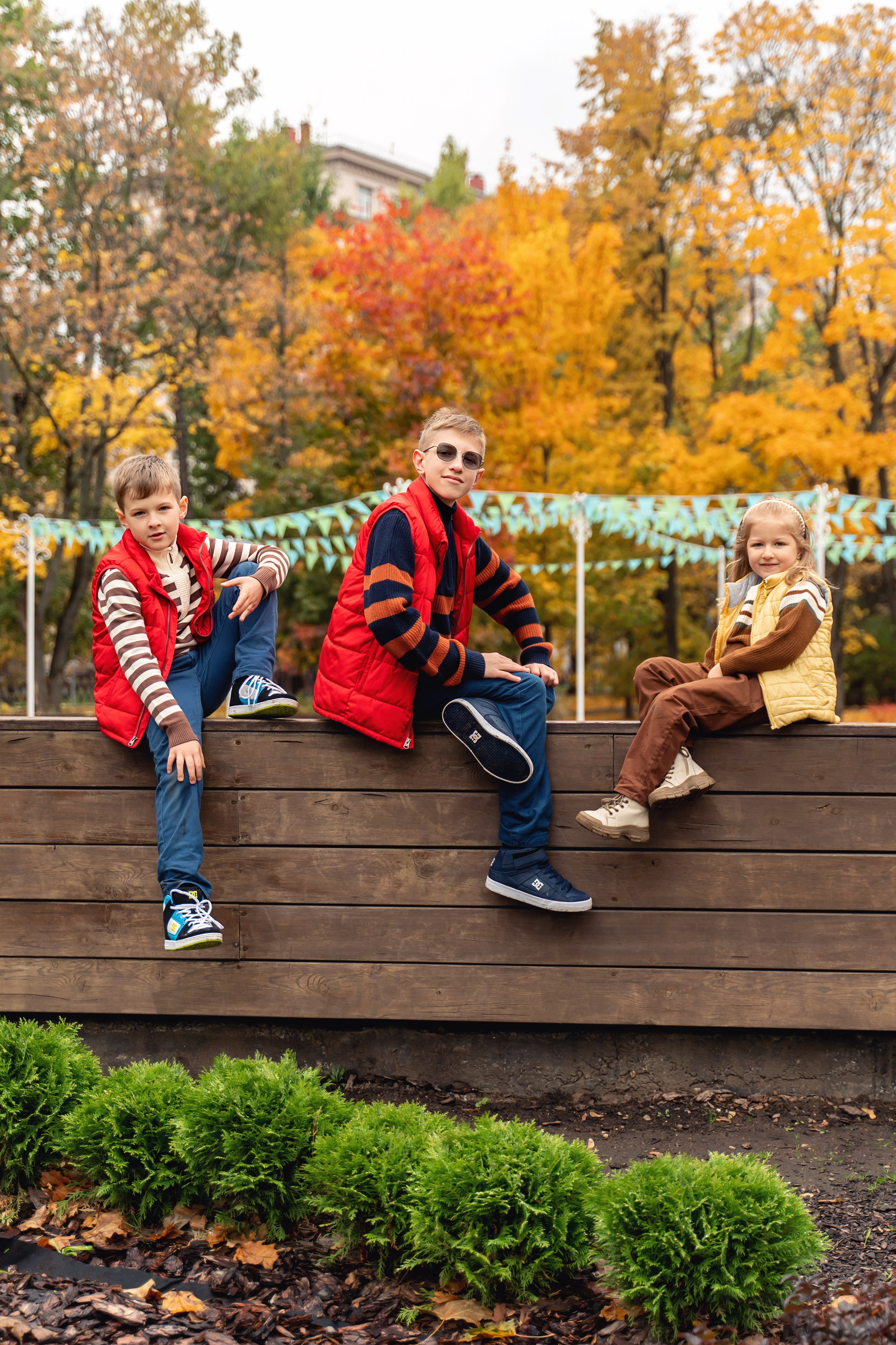 Семейная осенняя фотосессия в парке Красногвардейские пруды. Фотограф \ Видеограф на Крещение, Венчание Москва| Семейные съемки