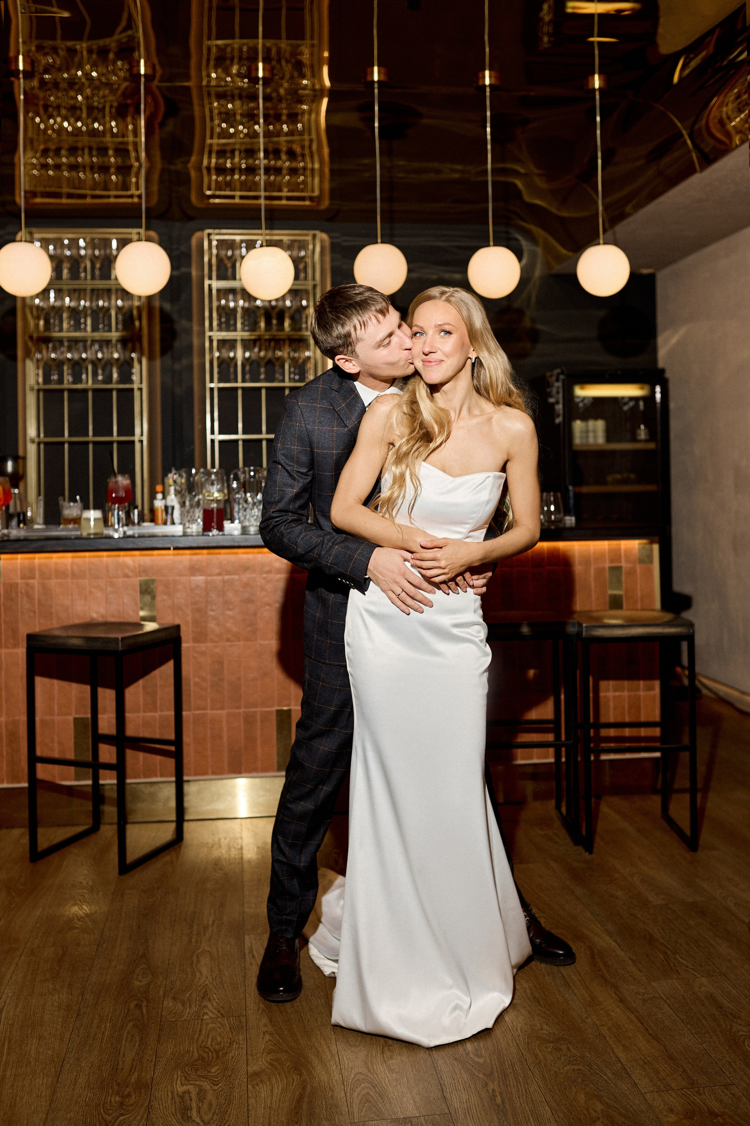 Свадебная фотосессия в Дворце Бракосочетания № 1. Сестры Карабаза. Фотографы и ретушеры в Москве и Санкт-Петербурге