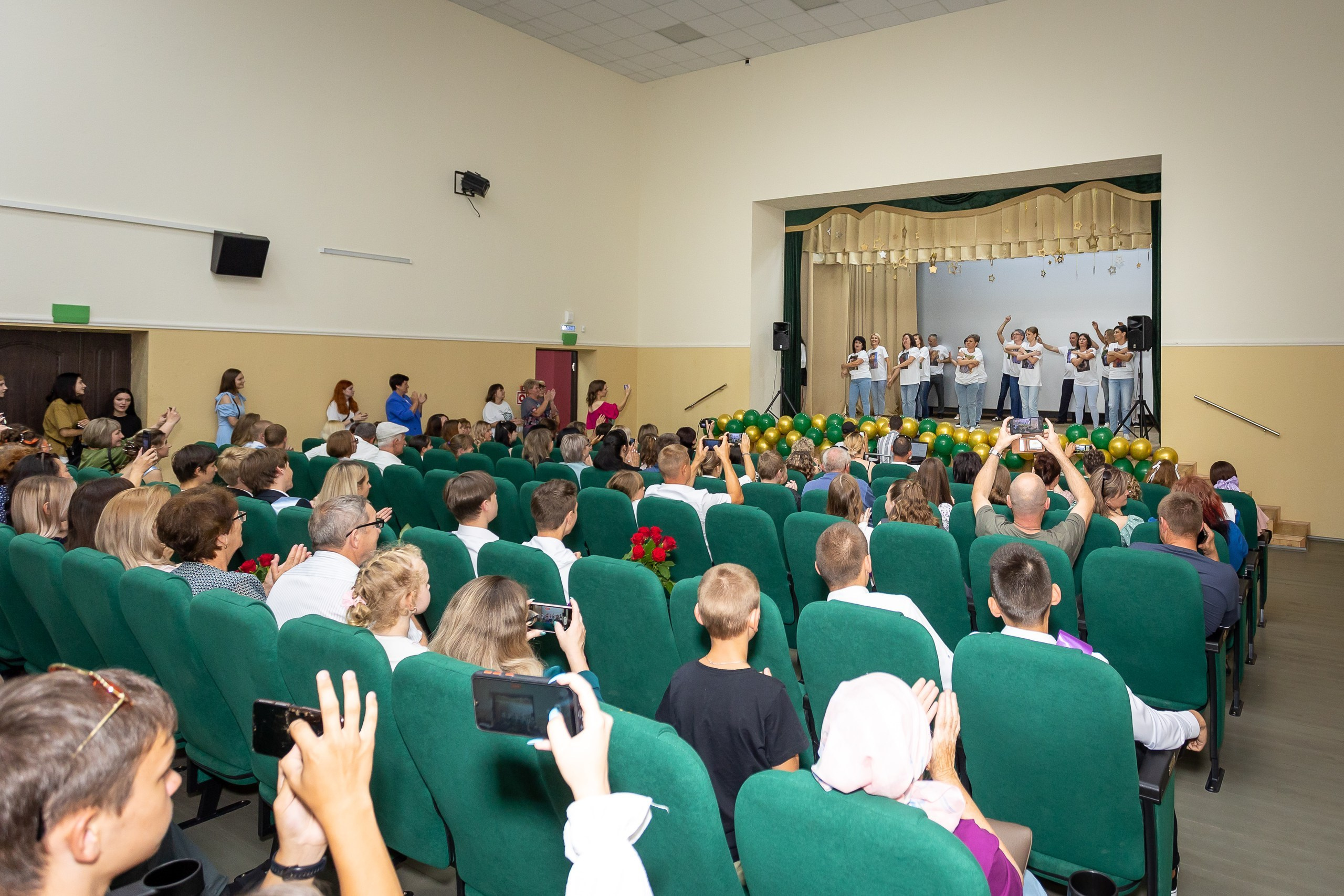 Вручение аттестата и выпускной вечер. Выпускные альбомы Майкоп, Краснодар Елена Золотарева