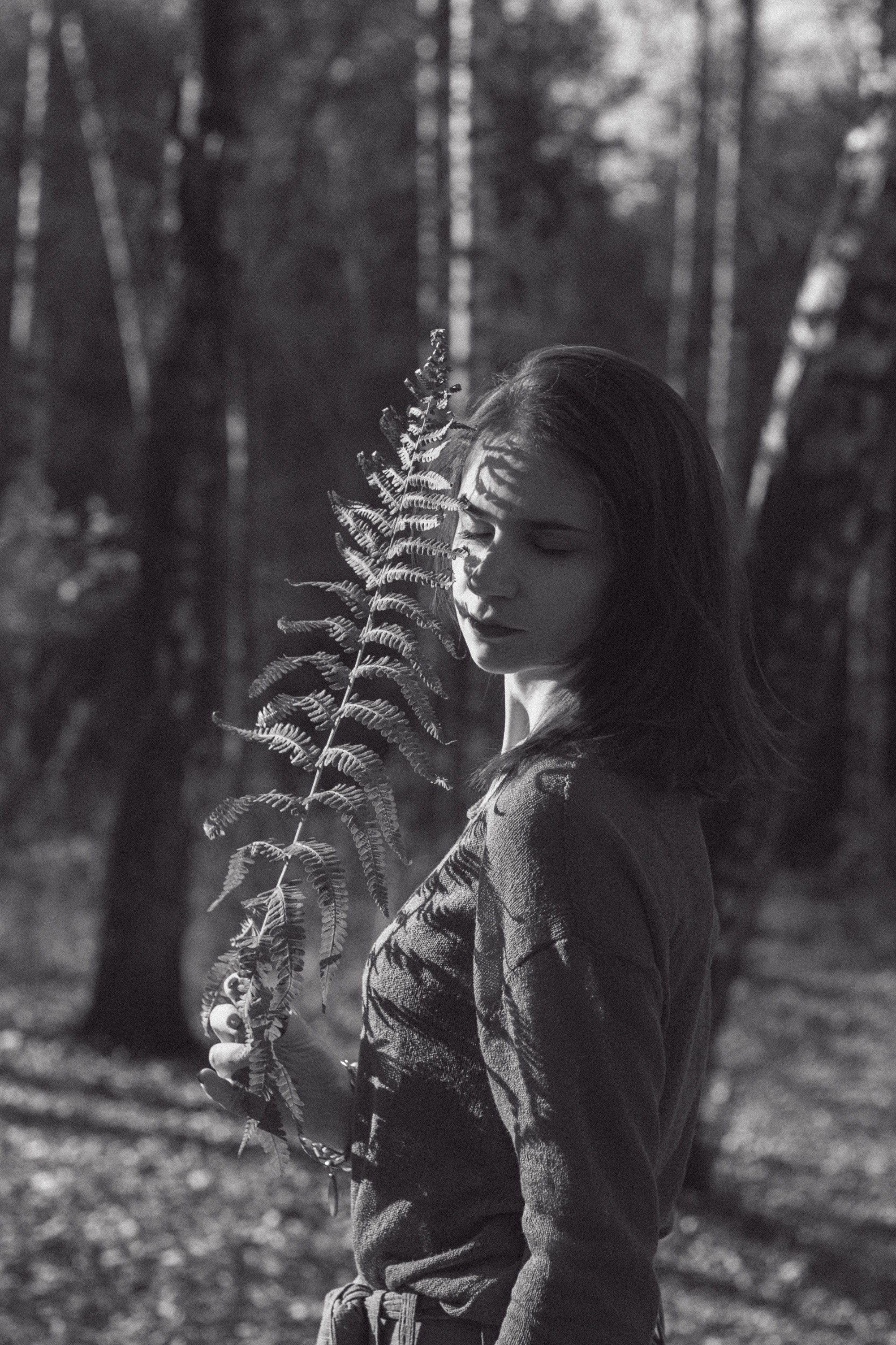 Ксения и папоротник / Ак-Кайын. Фотограф Наталья Гончарова. Снимаю живые портреты в Алматы