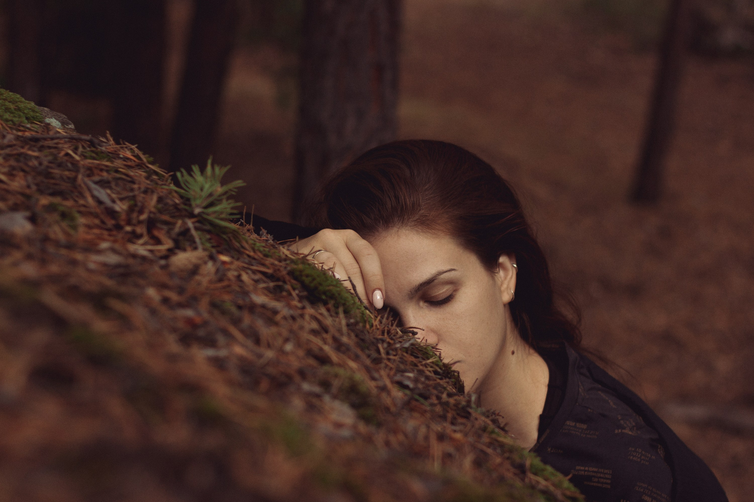 Саша во мхах / Каркаралинск. Фотограф Наталья Гончарова. Снимаю живые портреты в Алматы