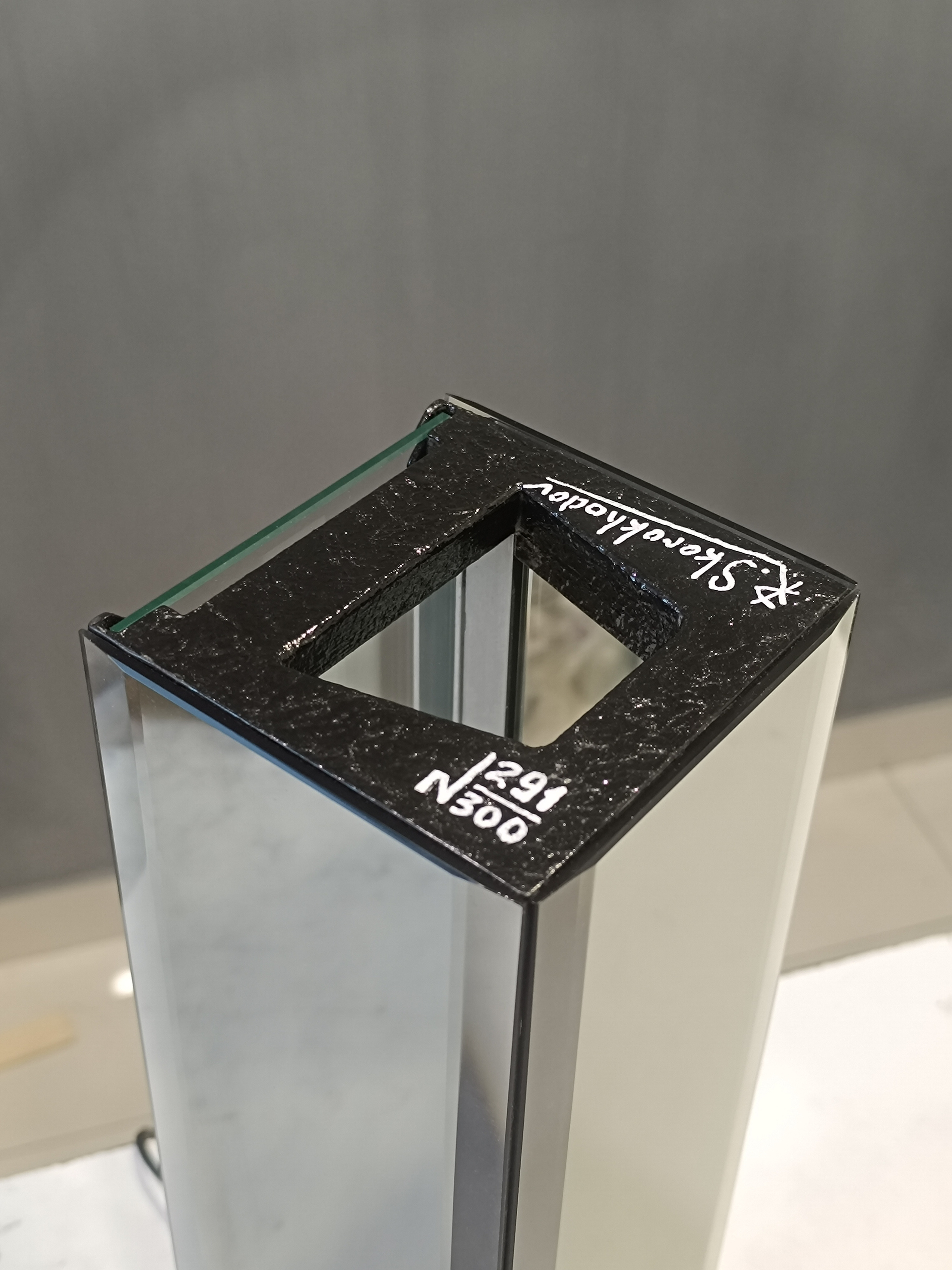 291_TOWER. Светильники Романа Скороходова