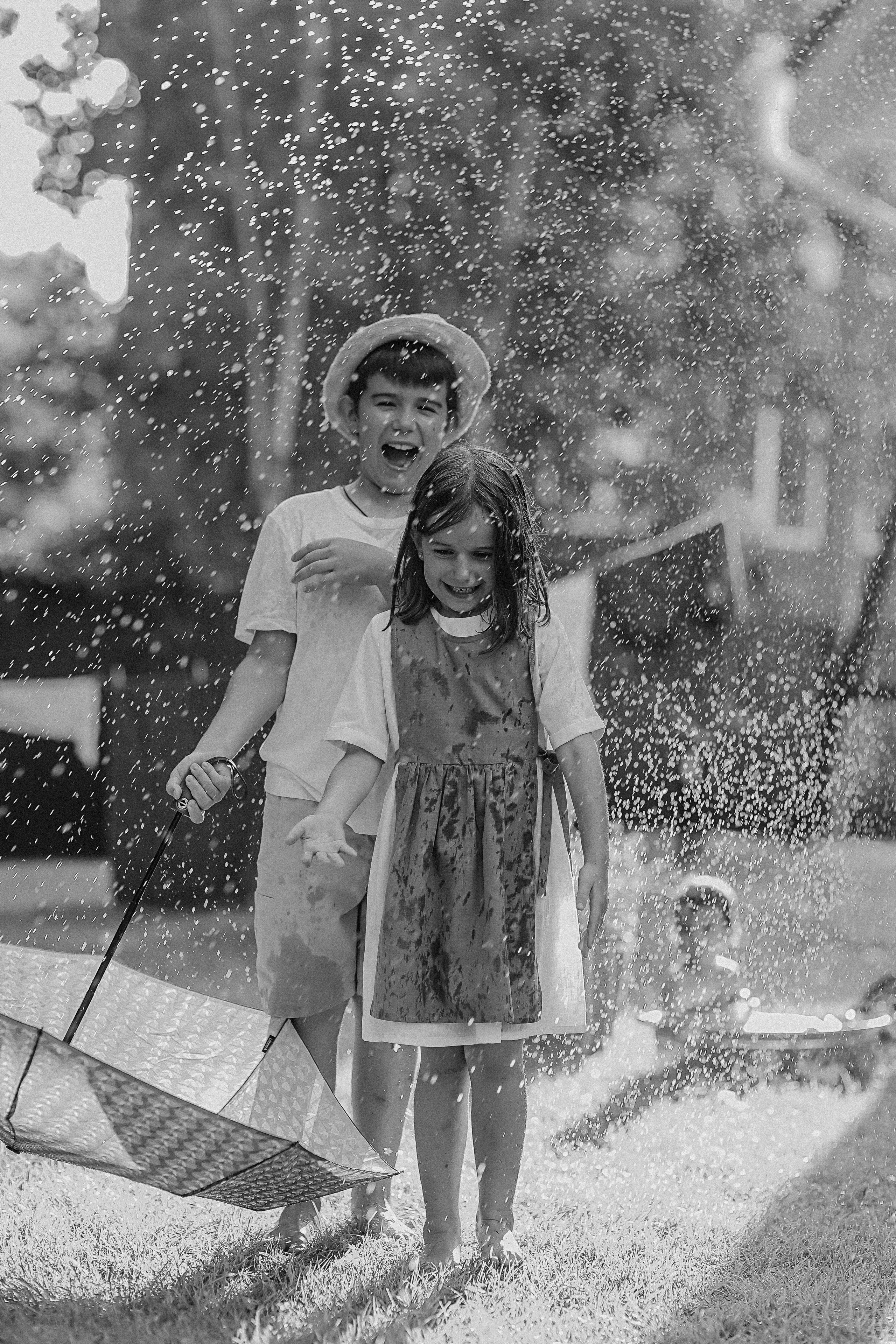 Стирка у дома. Семейный фотограф Тюмень, фотограф на роды Салмина Мария