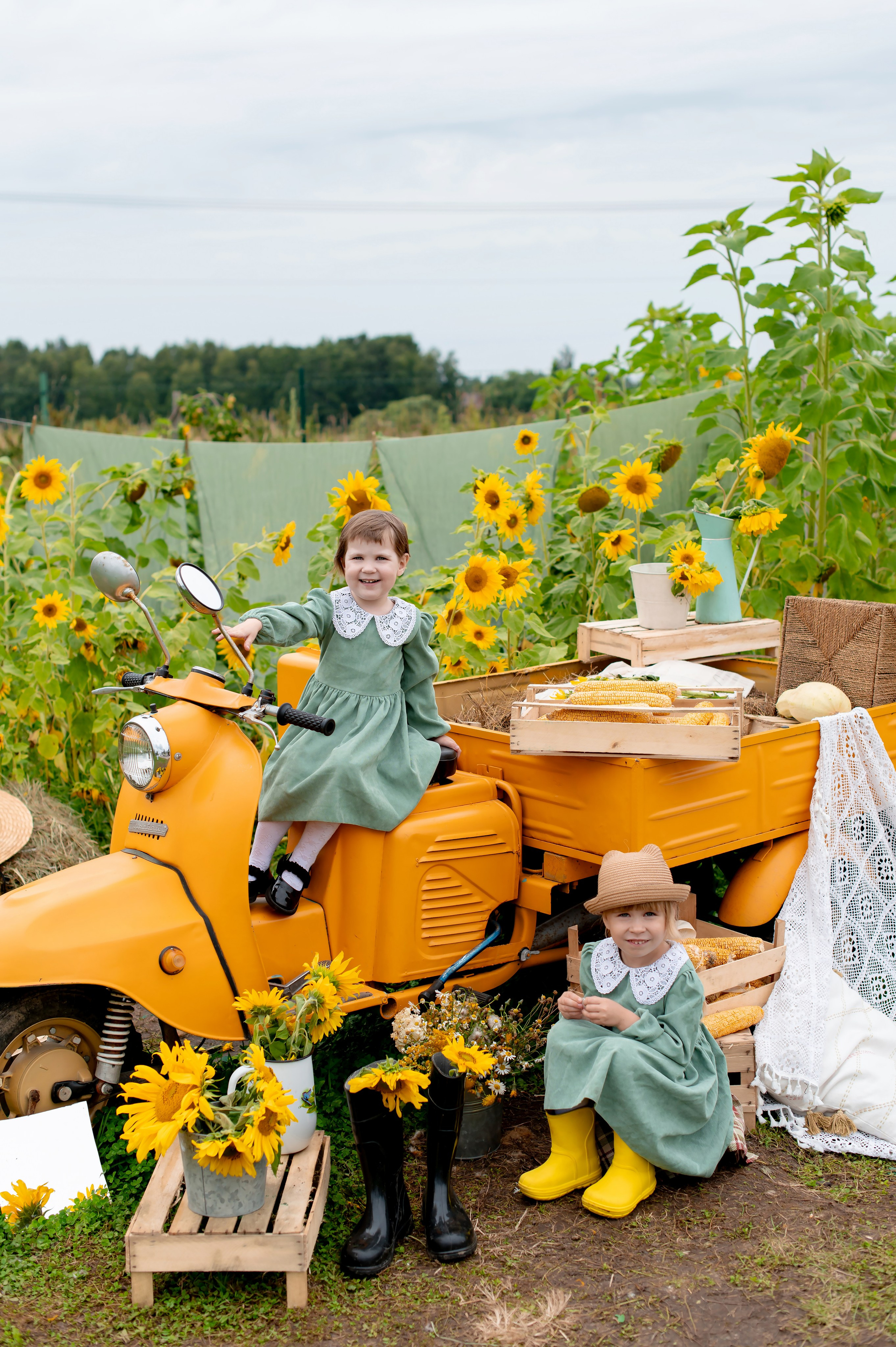 Амалия и Лада. Детский и семейный фотограф Эльмира Веселова. Детская фотостудия Мира. Фотосессия на годик