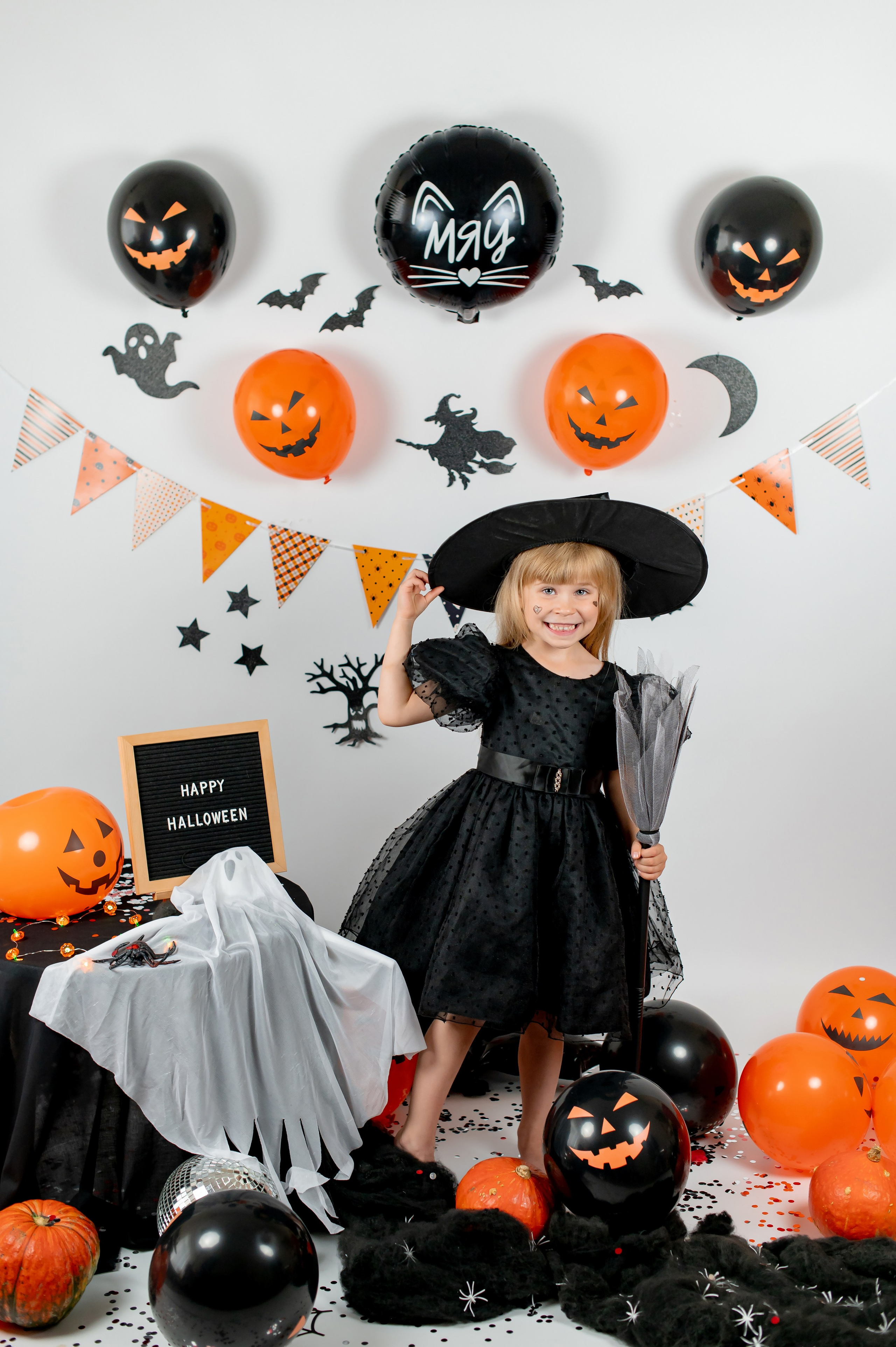 Halloween. Детский и семейный фотограф Эльмира Веселова. Детская фотостудия Мира. Фотосессия на годик