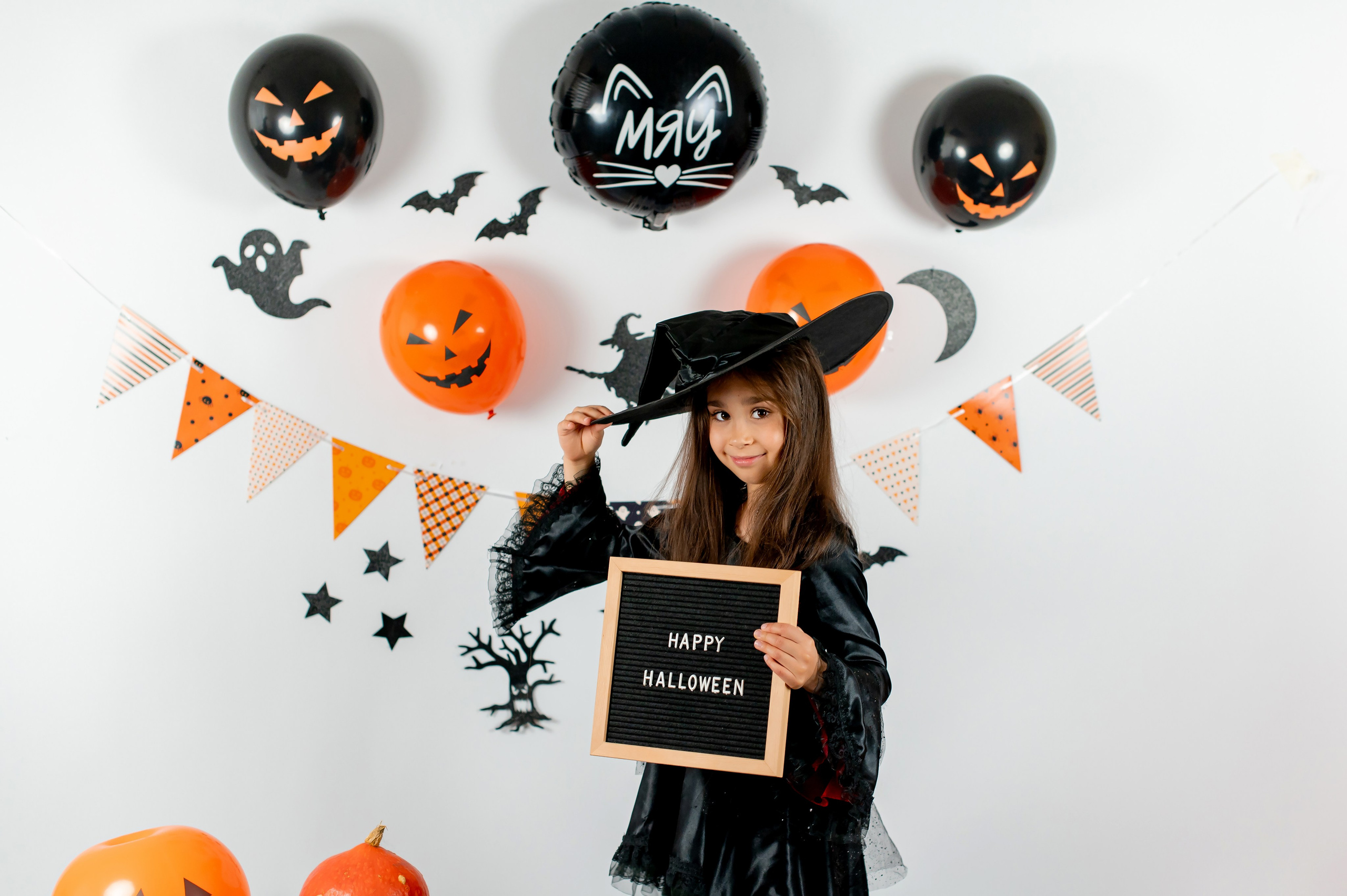 Halloween. Детский и семейный фотограф Эльмира Веселова. Детская фотостудия Мира. Фотосессия на годик