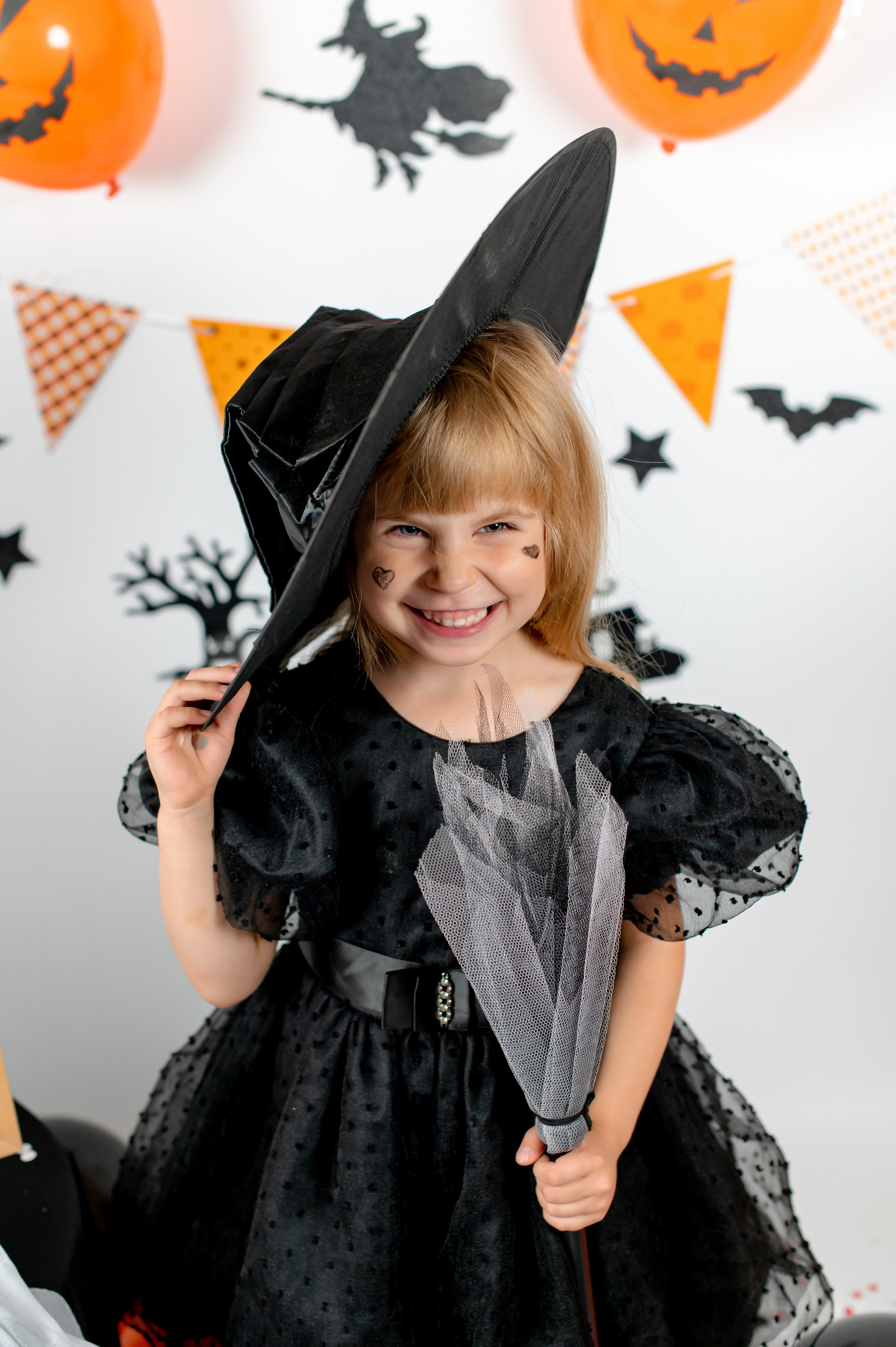Halloween. Детский и семейный фотограф Эльмира Веселова. Детская фотостудия Мира. Фотосессия на годик