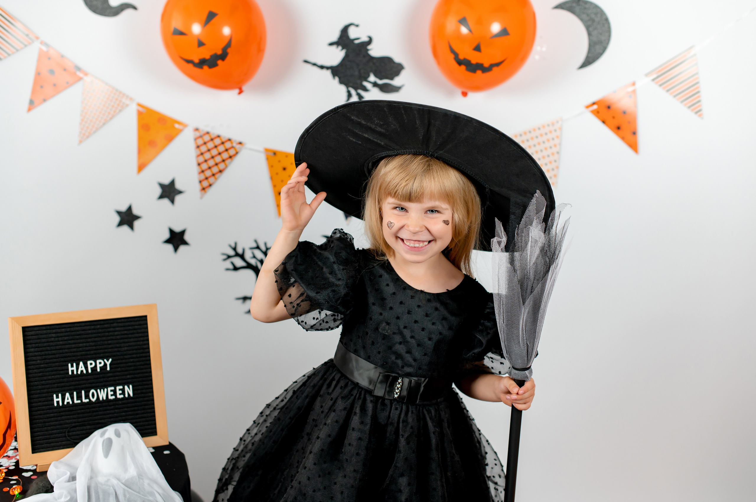 Halloween. Детский и семейный фотограф Эльмира Веселова. Детская фотостудия Мира. Фотосессия на годик