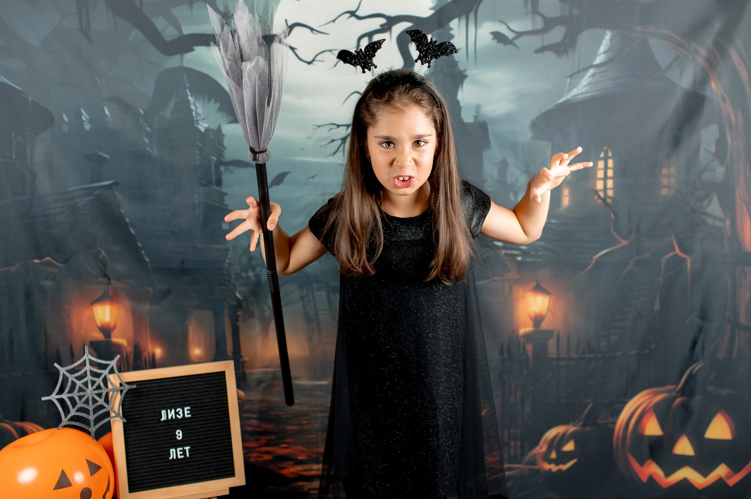Halloween. Детский и семейный фотограф Эльмира Веселова. Детская фотостудия Мира. Фотосессия на годик