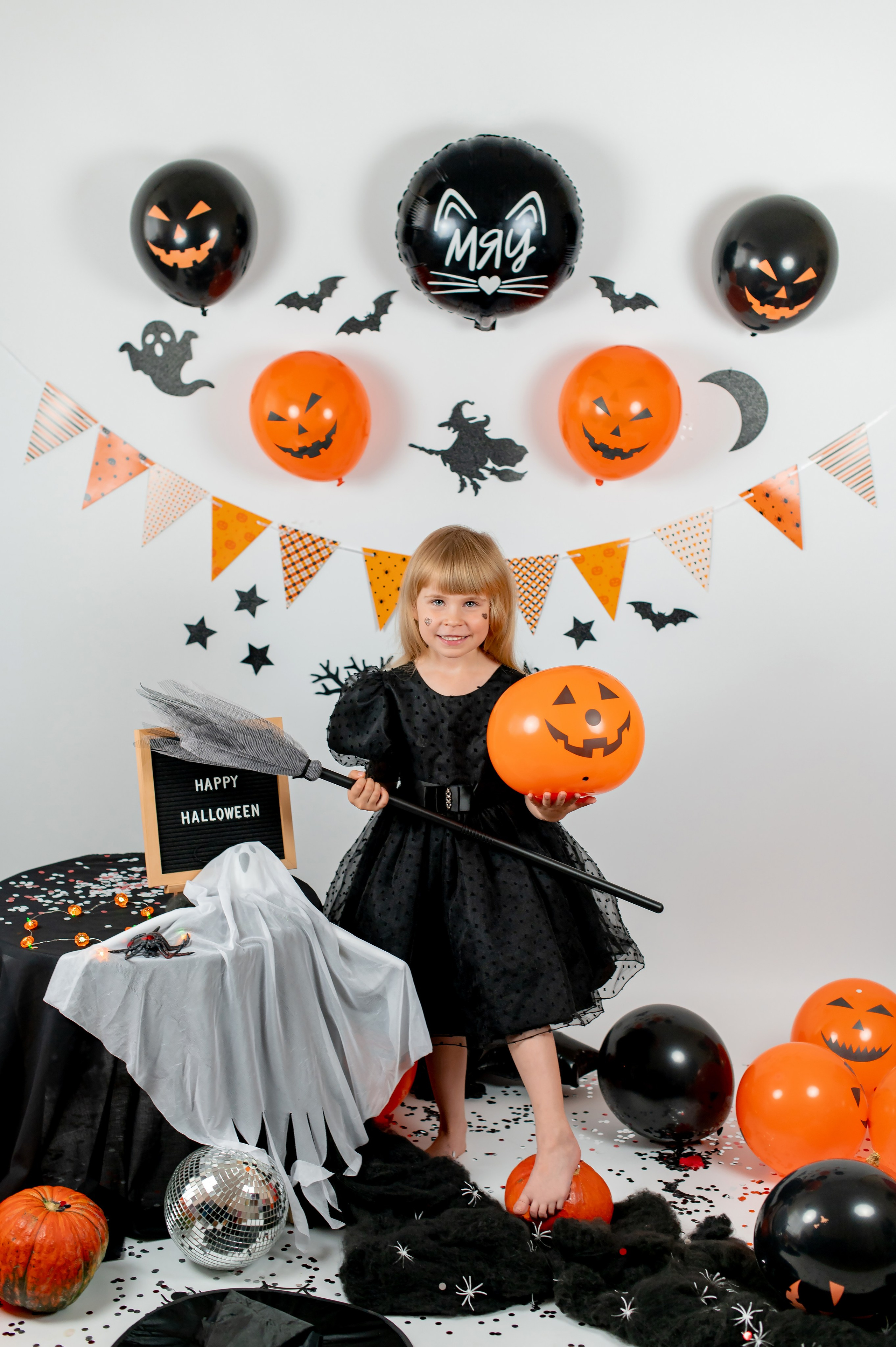 Halloween. Детский и семейный фотограф Эльмира Веселова. Детская фотостудия Мира. Фотосессия на годик
