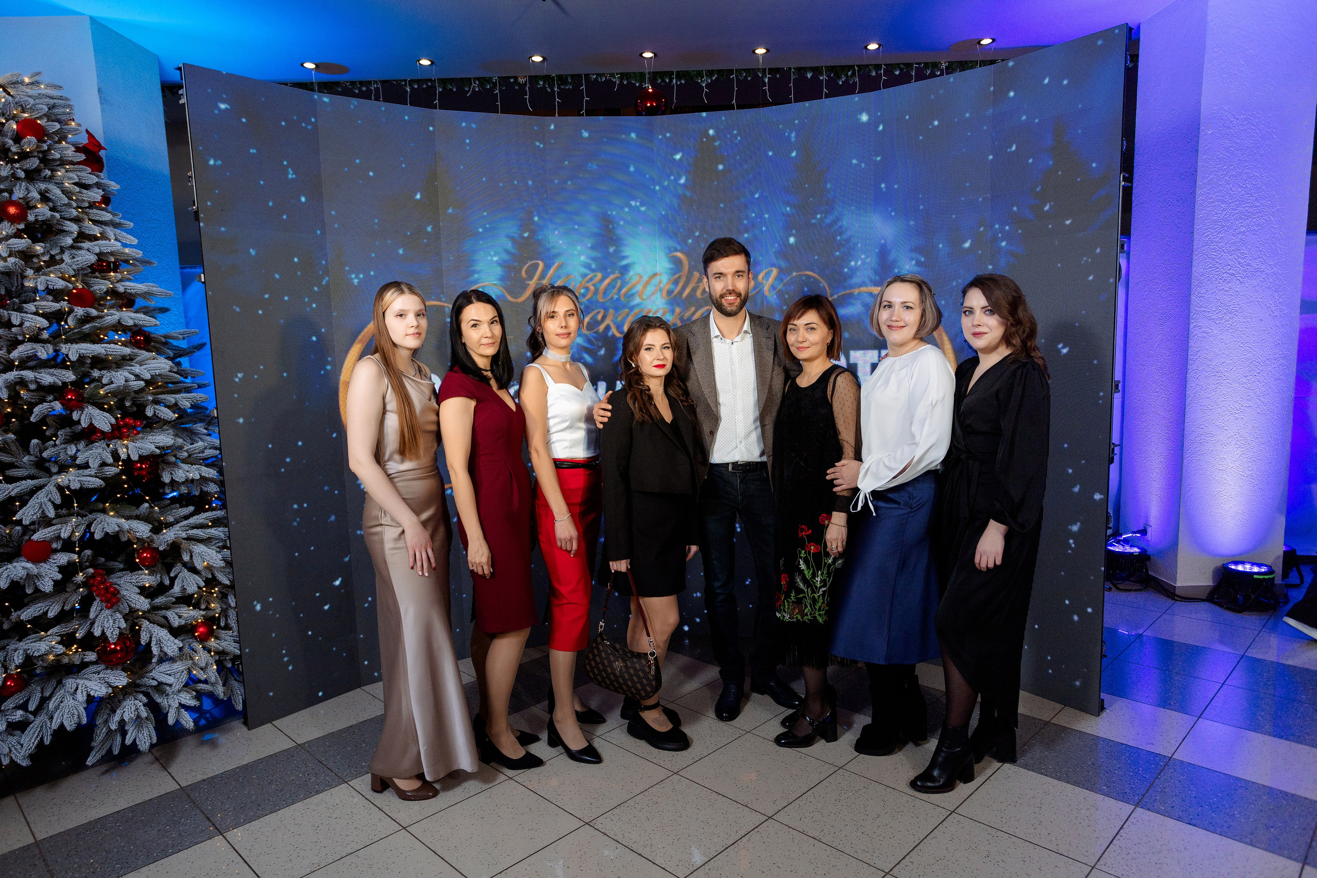 РЕПОРТАЖ: НОВЫЙ ГОД В ДК МЕТАЛЛУРГ. Профессиональный фотограф в Ижевске Леша Петров