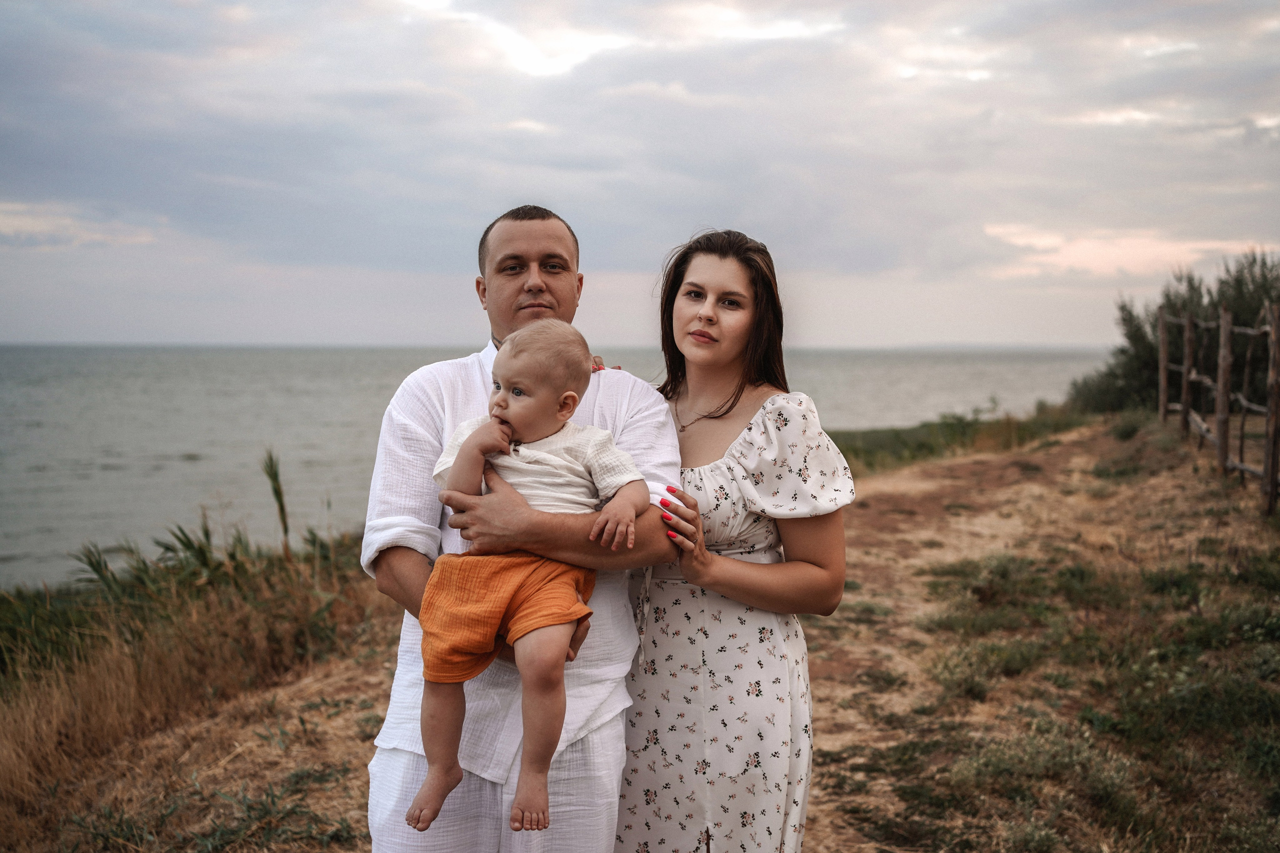 Семейный фотограф в Ростове-на-Дону и Батайске. Фотосессия на Маяке в Мержаново. Свадебный фотограф в Ростове-на-Дону. Таинство Крещения и Венчания, семейные фотосессии. Алёна Чёботова