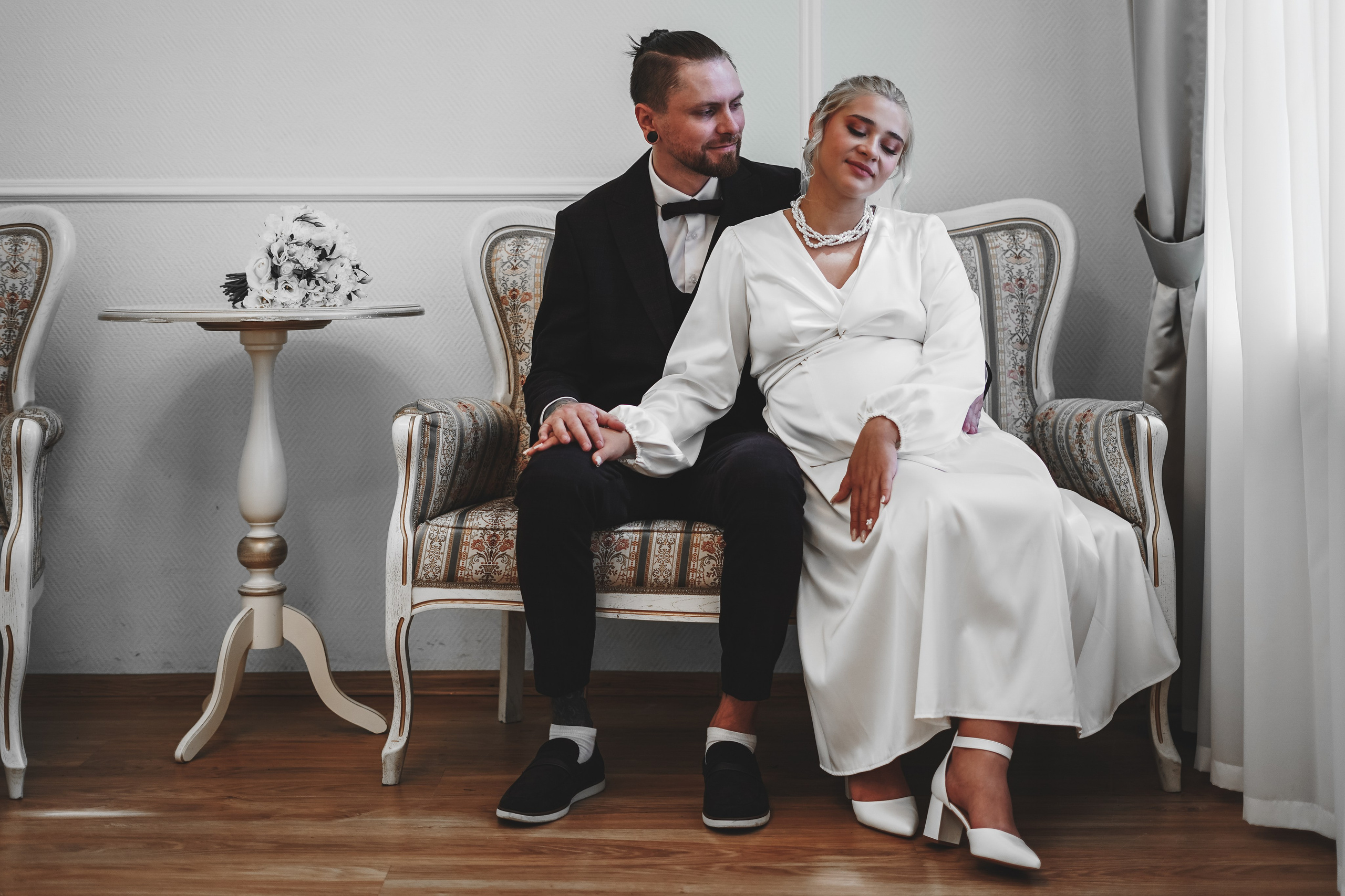 Молодожены в загсе